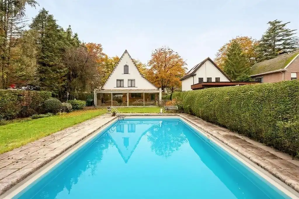 Te renoveren charmante villa met zwembad foto 18