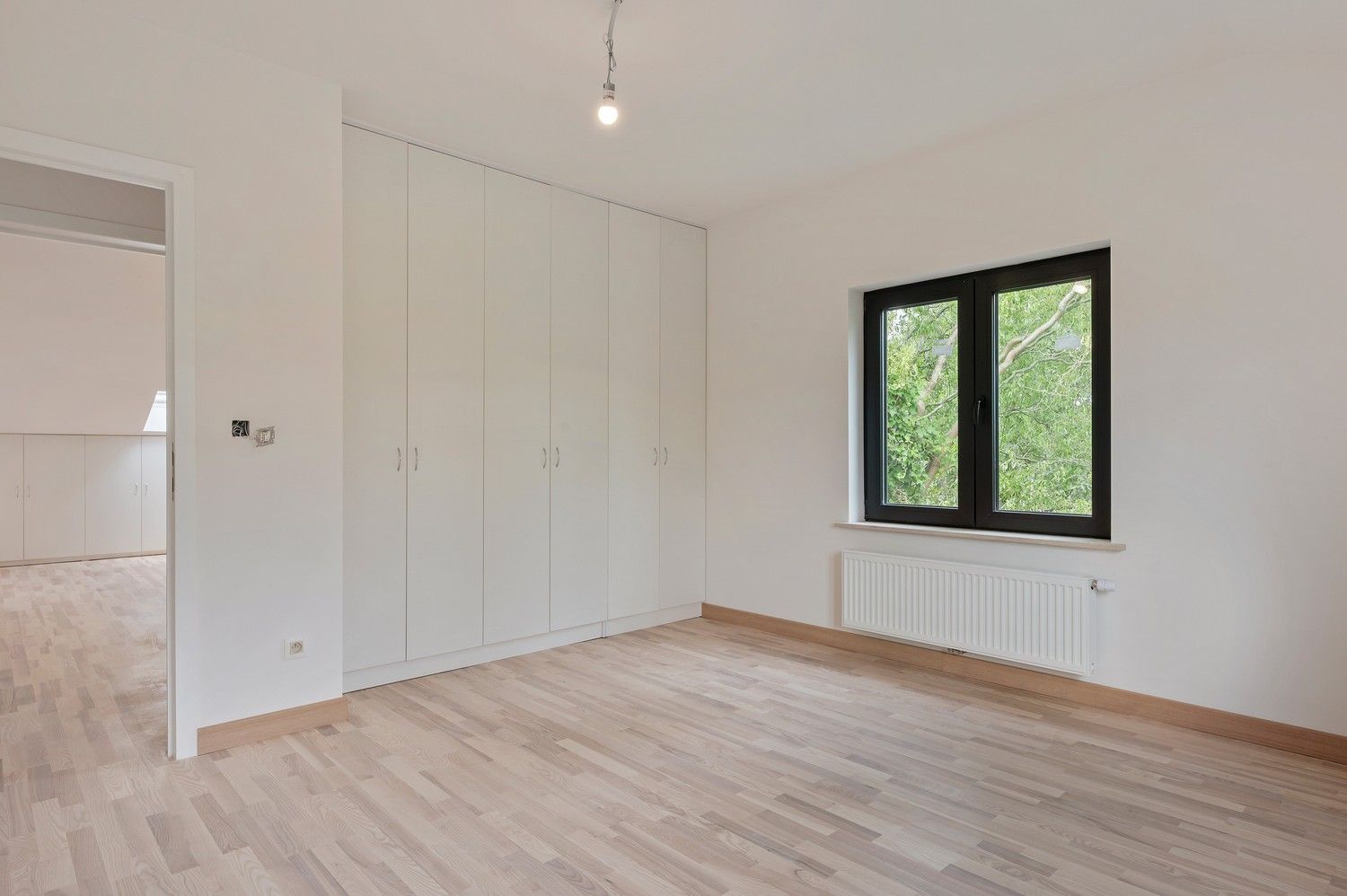 Prachtig gerenoveerde woning met o.a. 3 slaapkamers foto 26