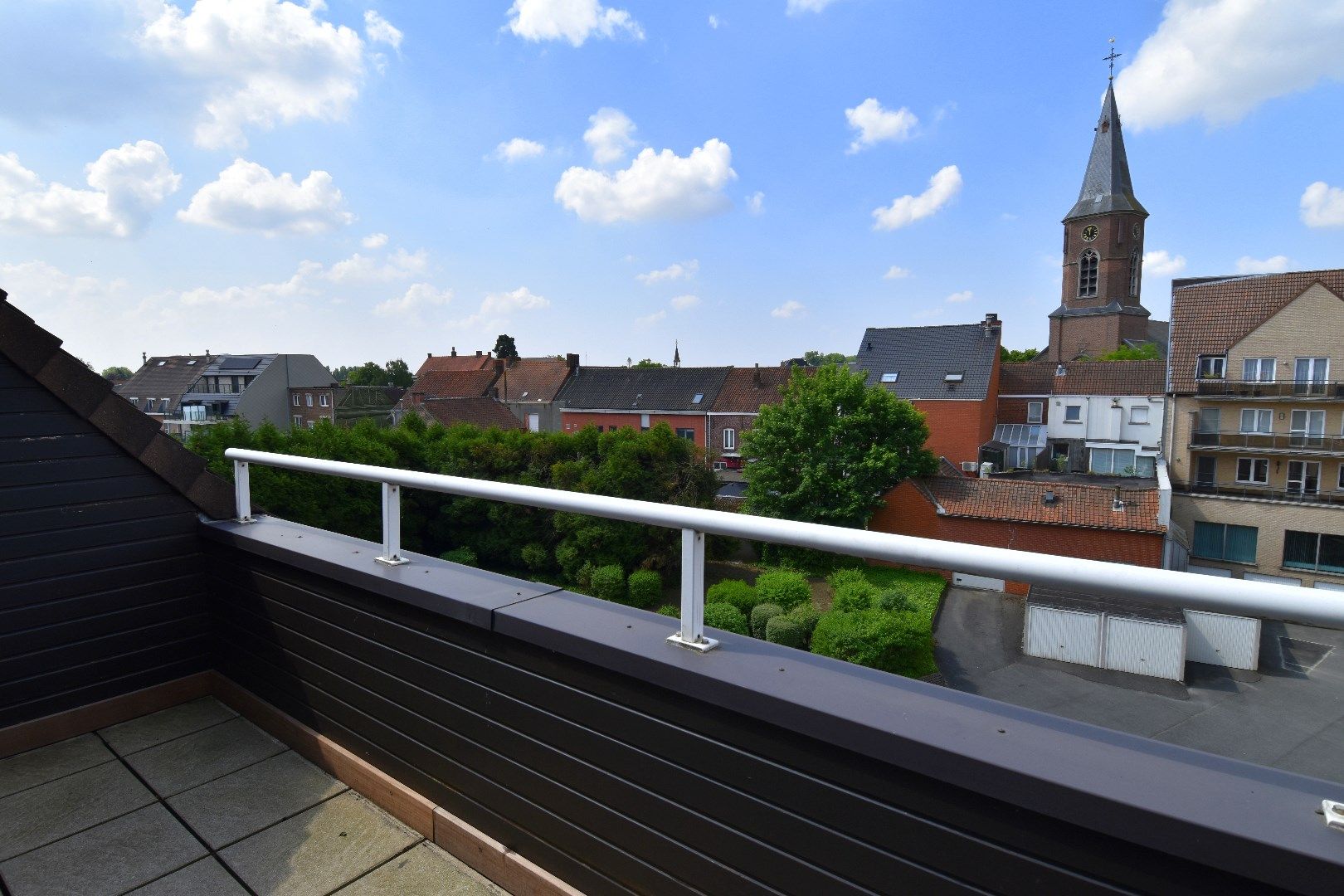 Lichtrijk 2-slaapkamerappartement met kelderberging te koop in het hart van Gullegem foto 13