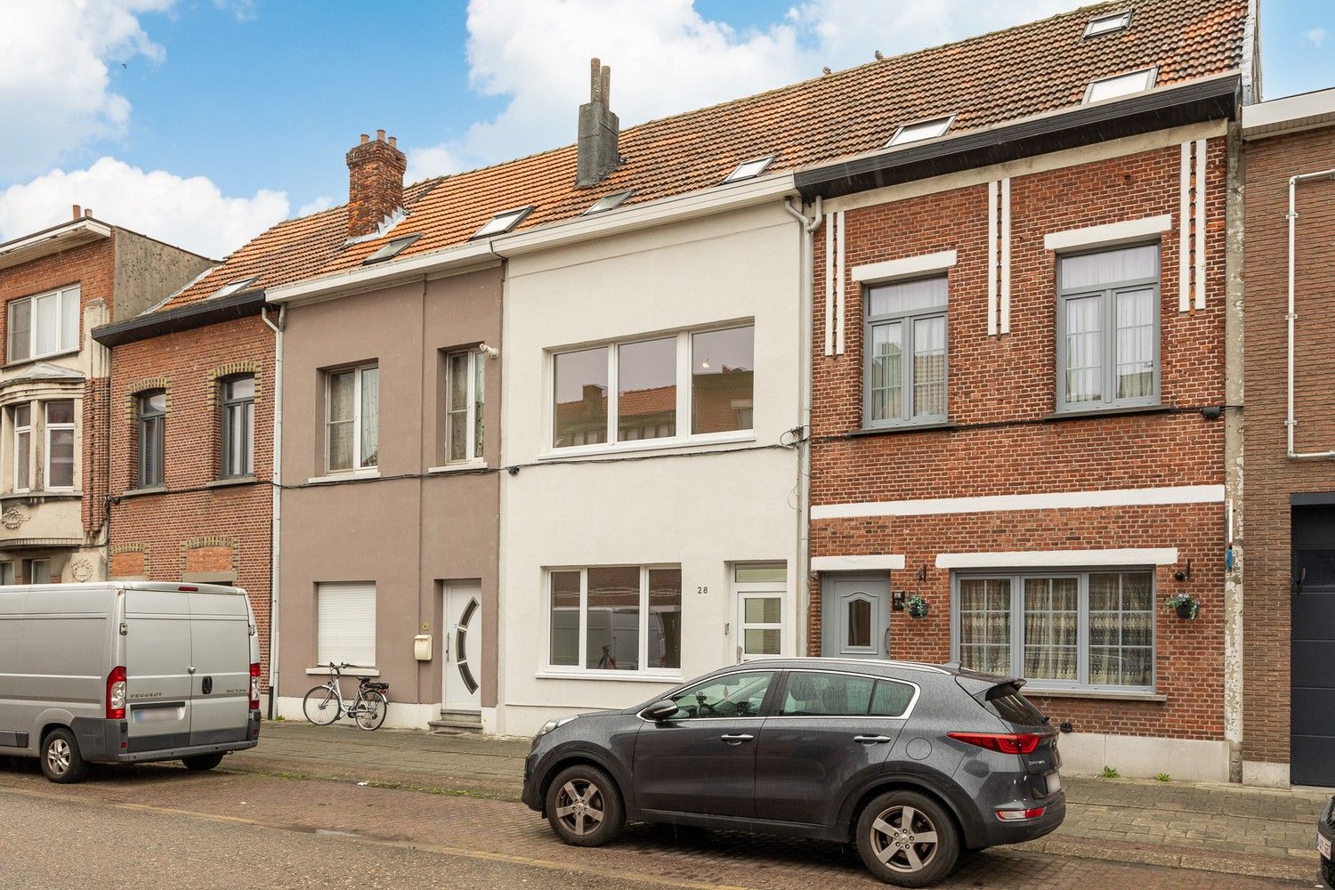 Gerenoveerde gezinswoning met 5 tot 6 slaapkamers in Merksem foto 2