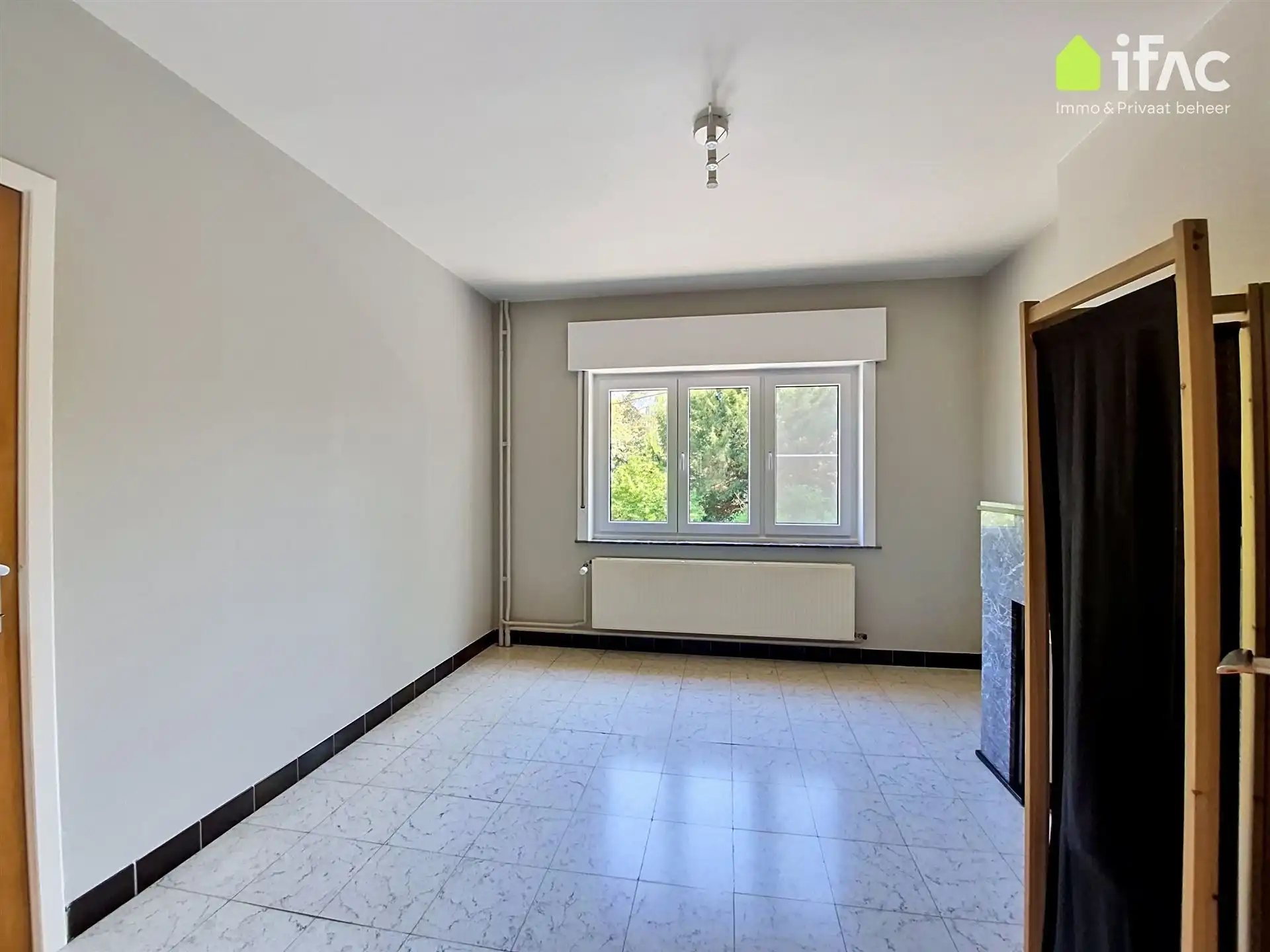 Te renoveren woning met recente ruime loods  foto 12