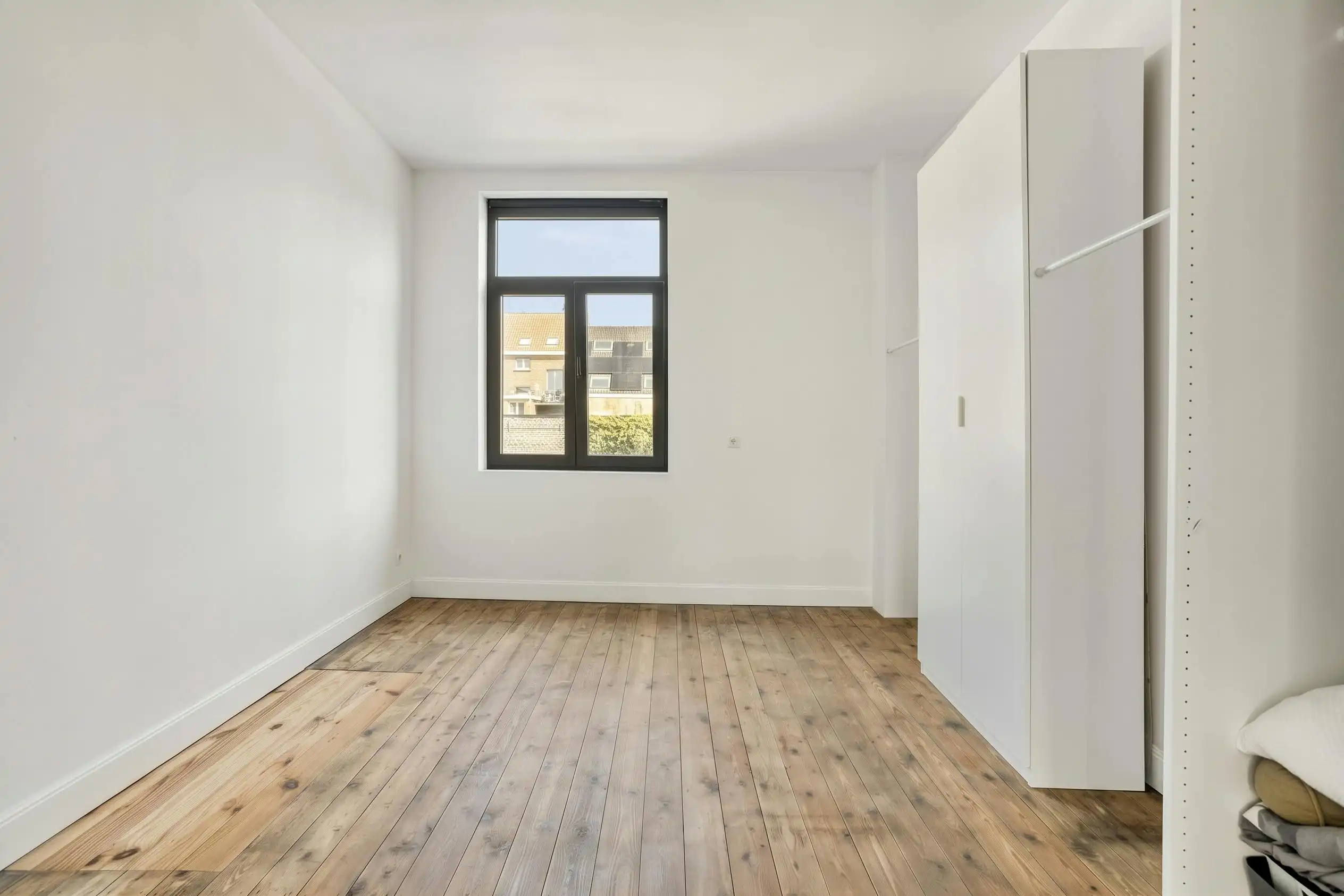 Kwalitatief gerenoveerde centrumwoning met tuin in Ieper foto 21