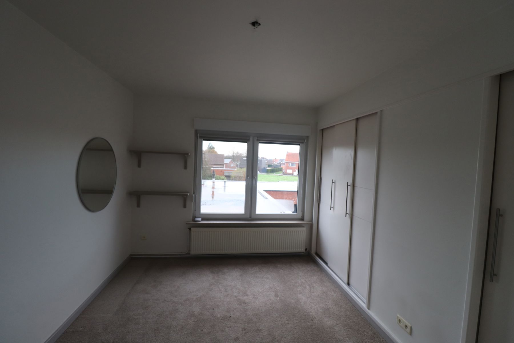 Een recent gerenoveerde woning met 3 slaapkamers, terras en garage. foto 17