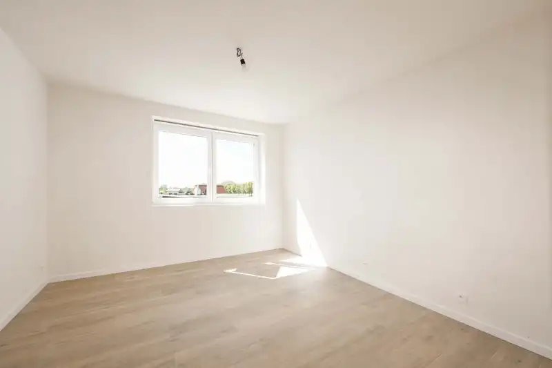 Prachtige nieuwbouwwoning met 3 slaapkamers TE KOOP in Sint-Eloois-Vijve! 🏡✨ foto 13