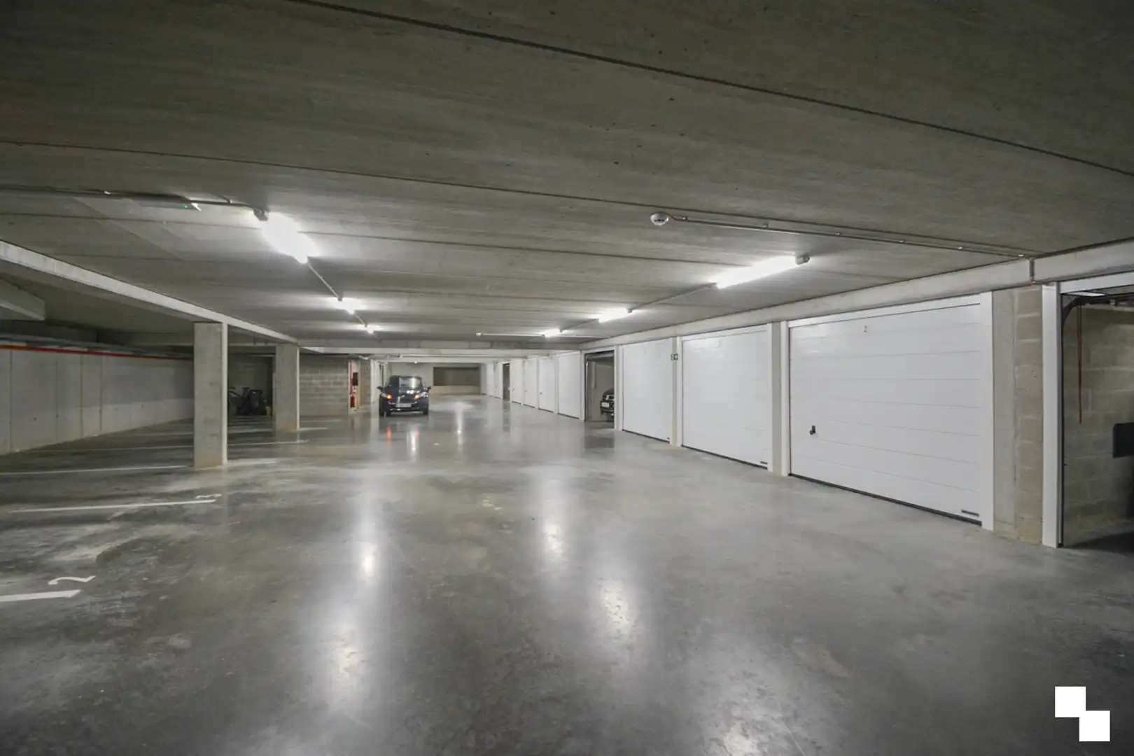 Energiezuinig 2-slaapkamer appartement met garage - centrum Rumbeke foto 17
