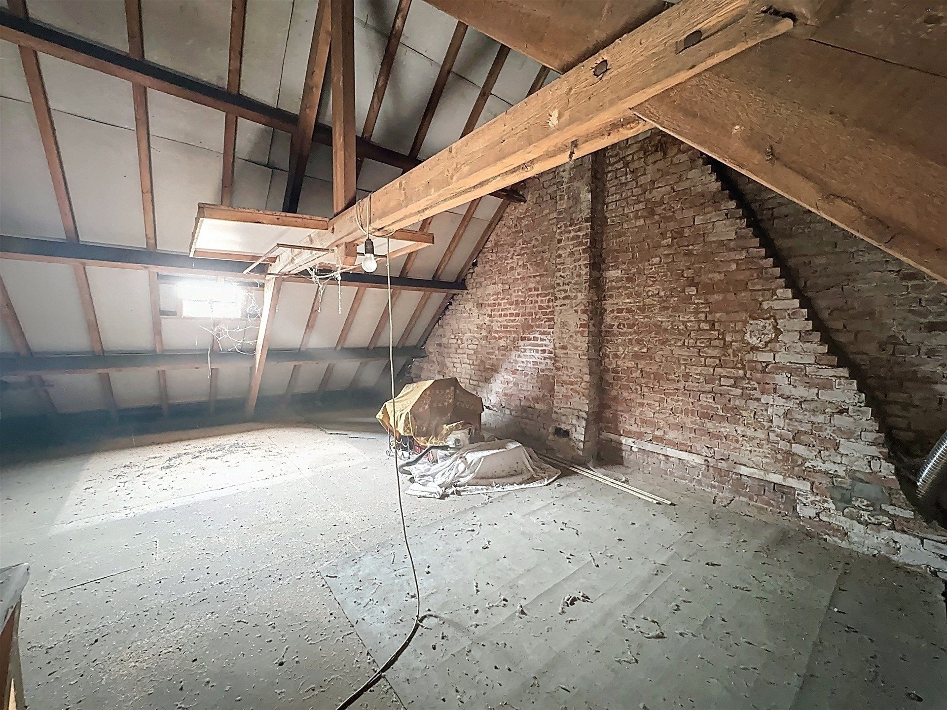te renoveren woning met magazijn (220m²) op perceel van 1340m² foto 16