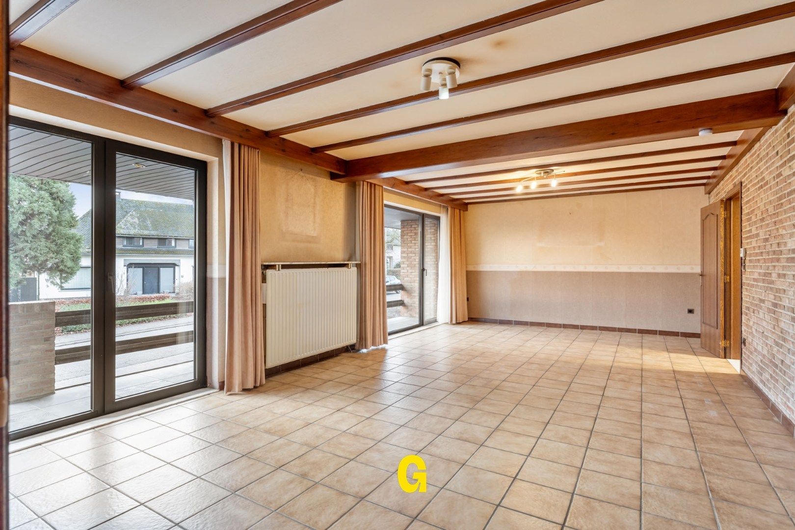 Op te frissen 3-slaapkamer appartement (124 m²) met terras, tuin en garage op wandelafstand van het centrum foto 2