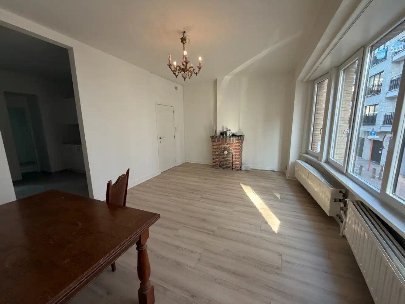 Gerenoveerd appartement met twee slaapkamers gelegen op het eerste verdiep in een gebouw zonder lift. Dichtbij de Markt te Blankenberge. foto 4