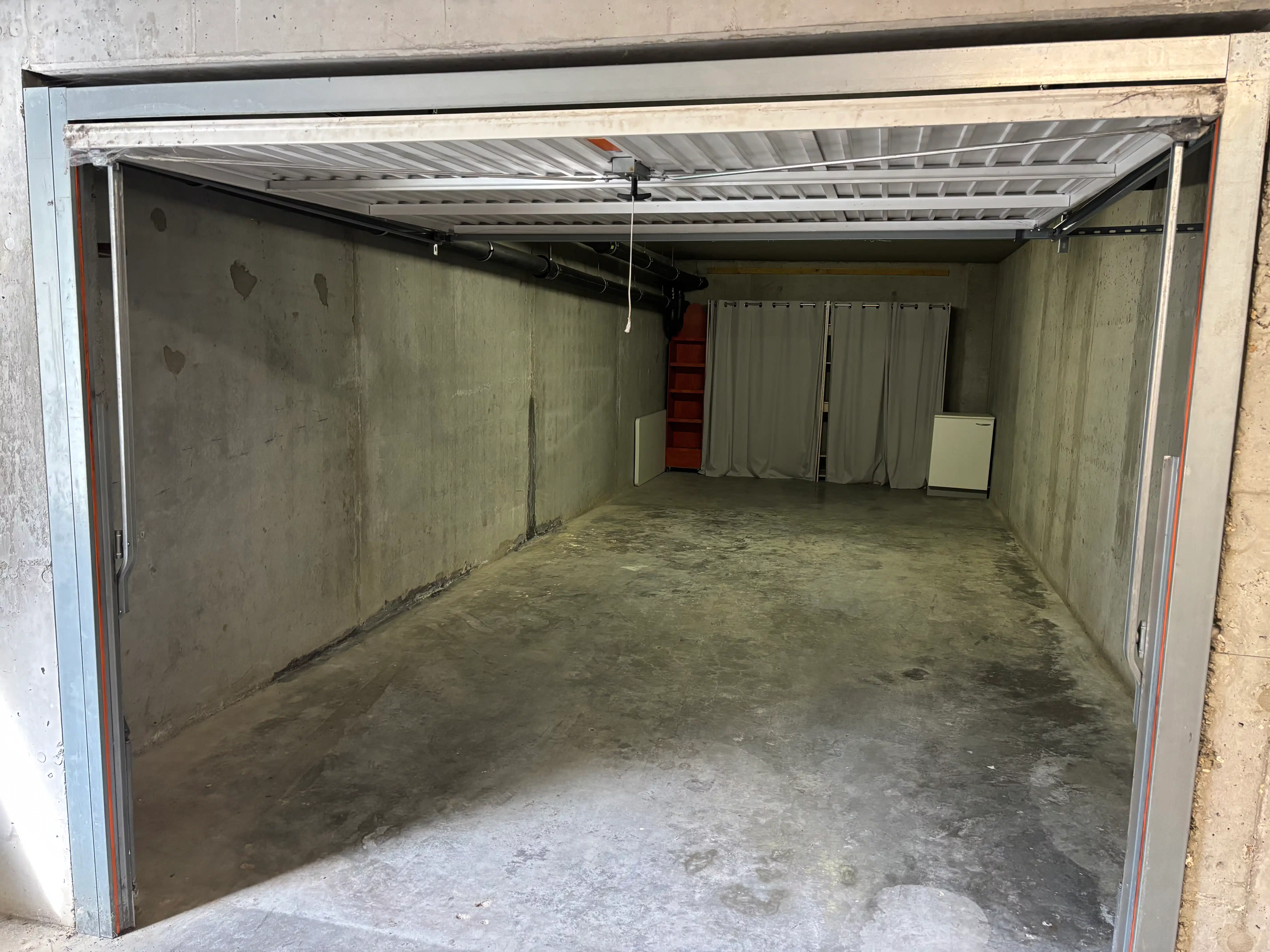 Zeer ruime ondergrondse garagebox op centrale locatie foto 9