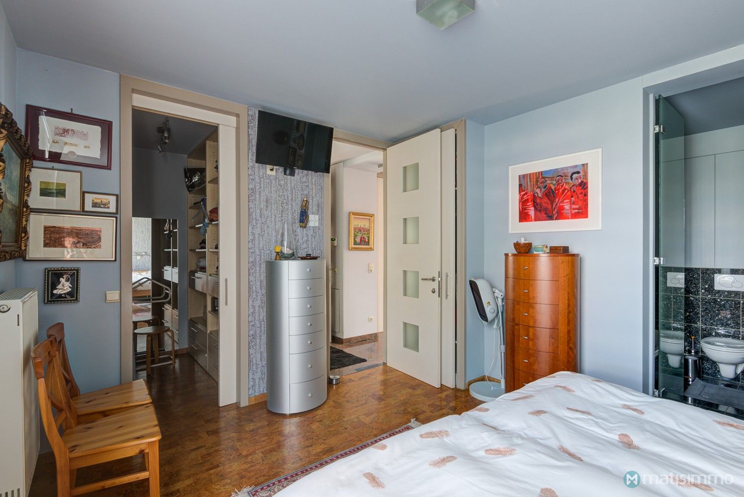 GELIJKVLOERS APPARTEMENT MET TUIN EN TWEE SLAAPKAMERS NABIJ HET STADSCENTRUM VAN BILZEN foto 14