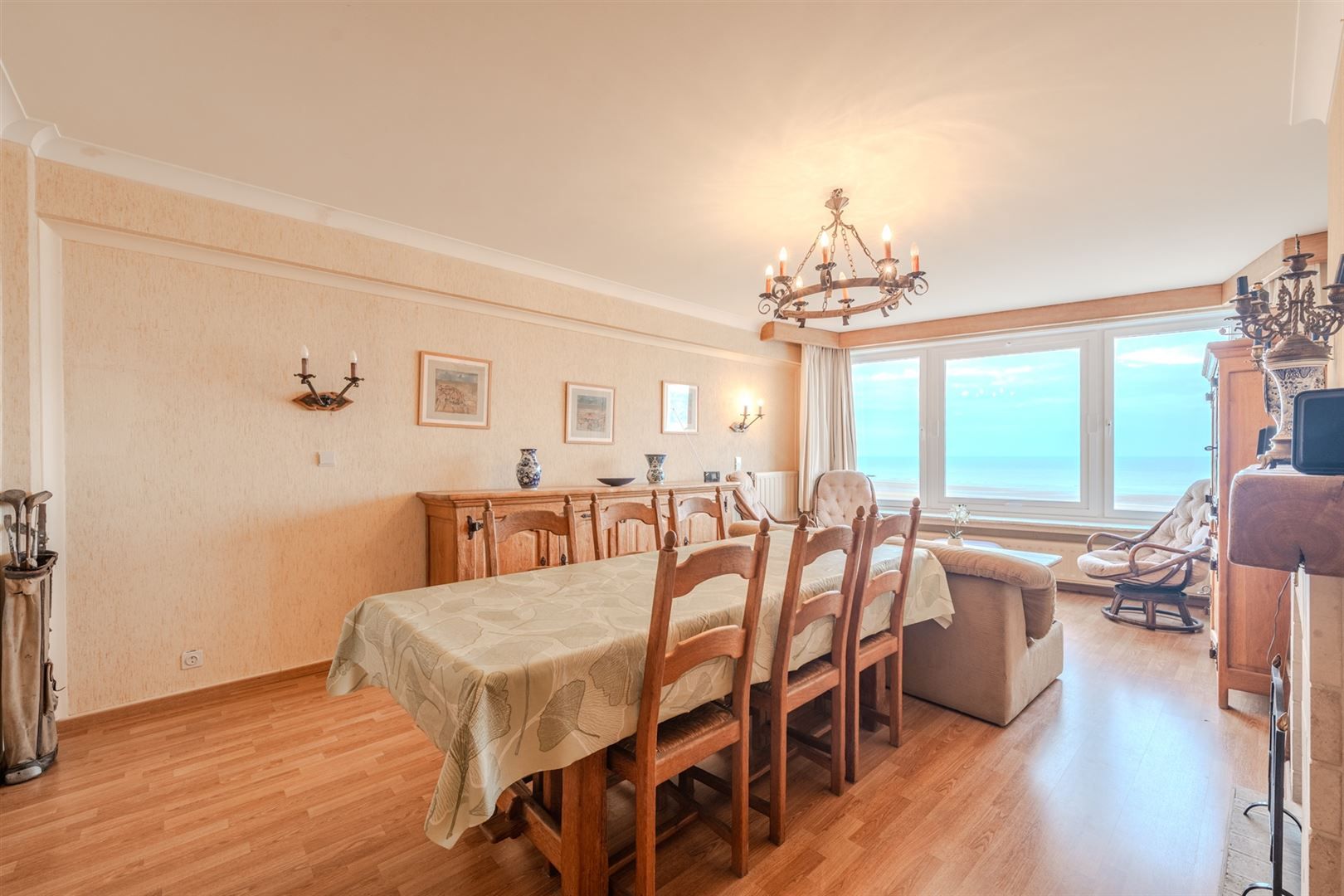 appartement foto {{pictureIndex}}