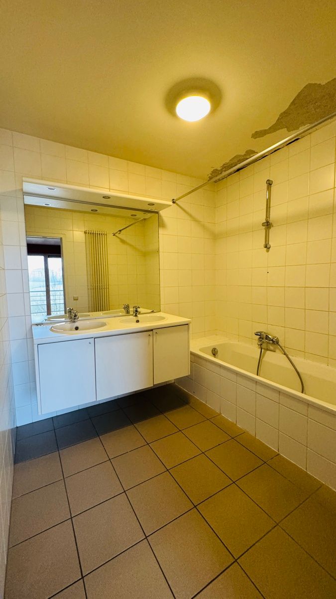 Zeer aangenaam en centraal gelegen 3 slaapkamer appartement  foto 24