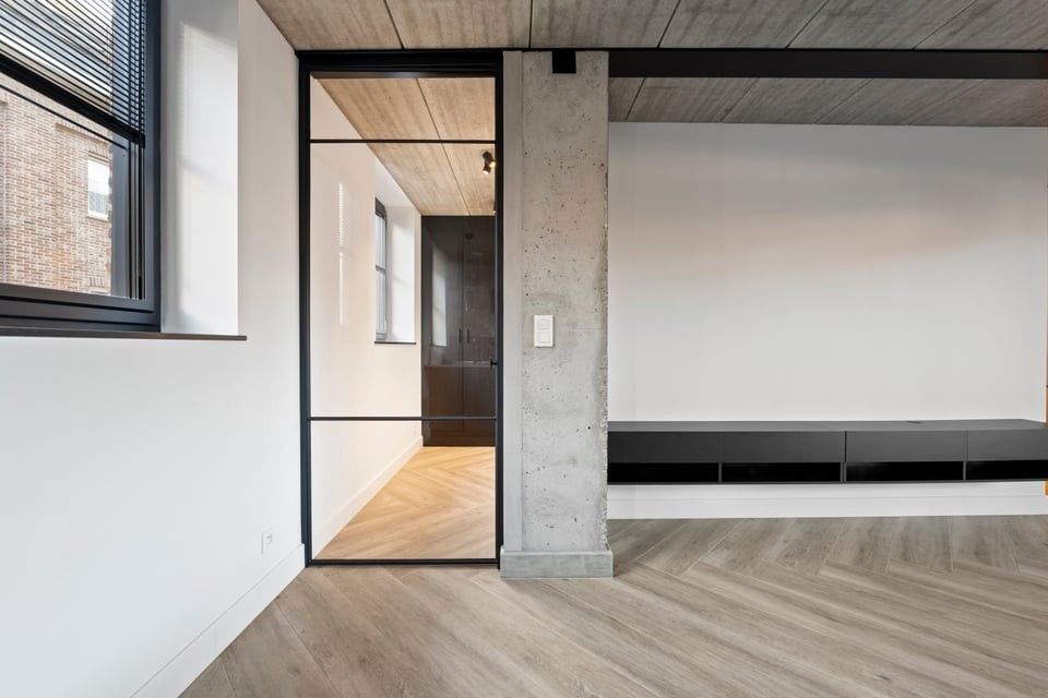 PRACHTIG GERENOVEERD APPARTEMENT MET GARAGE TE HUUR MIDDENIN HET CENTRUM VAN SINT-TRUIDEN foto 7