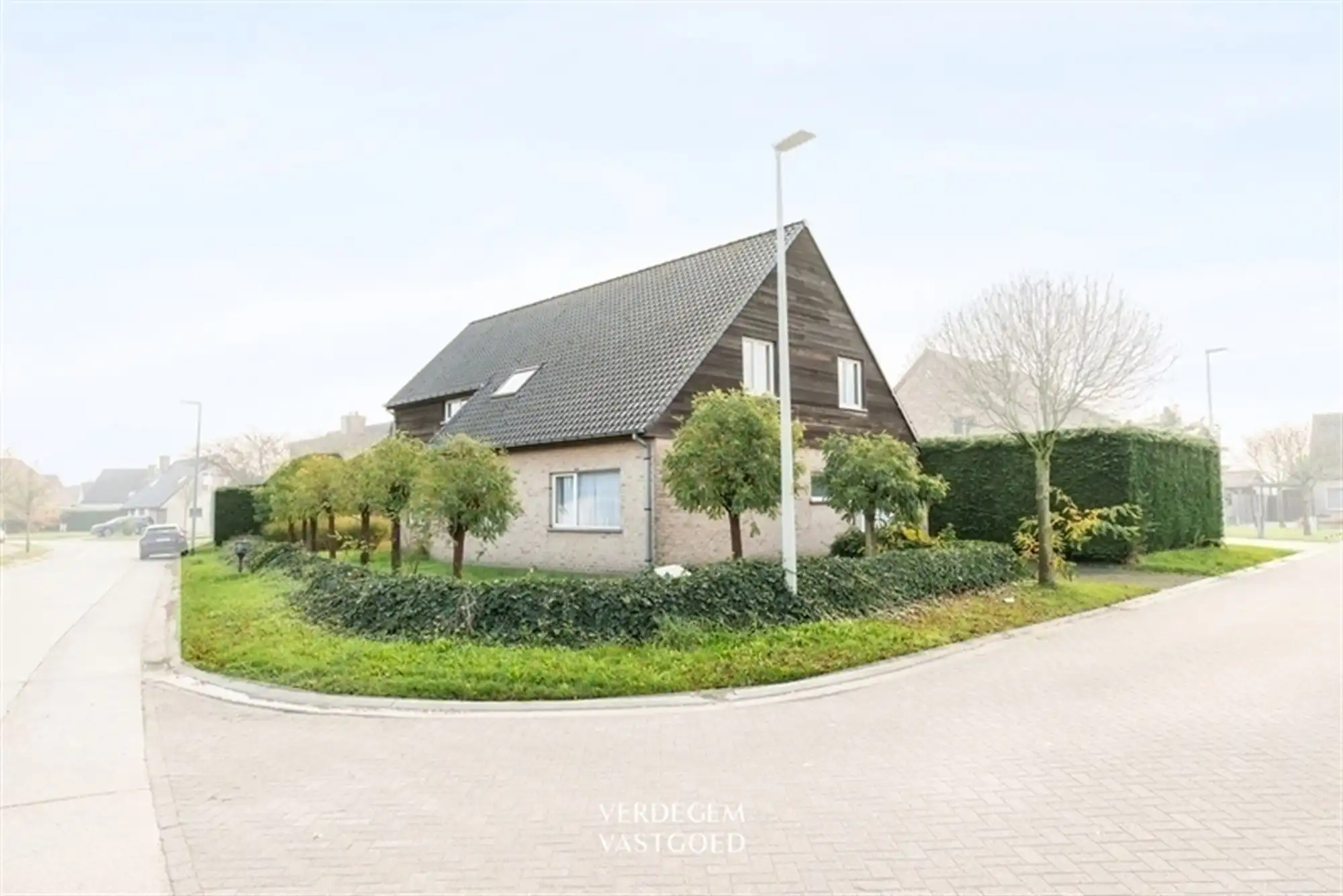 Rustig gelegen, vrijstaande woning met 6 slaapkamers op mooi perceel foto 22