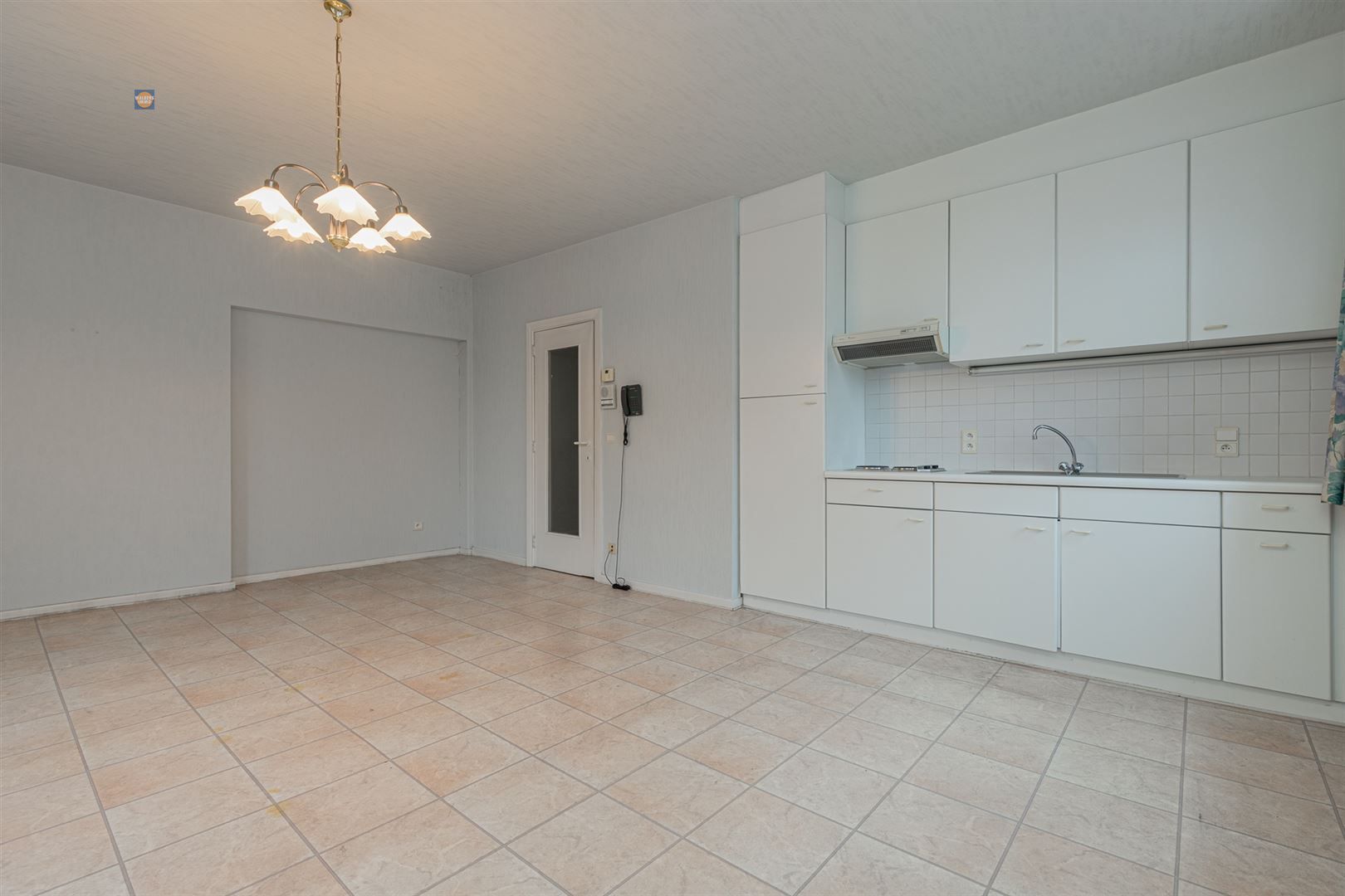 Handelsruimte met appartement foto 10