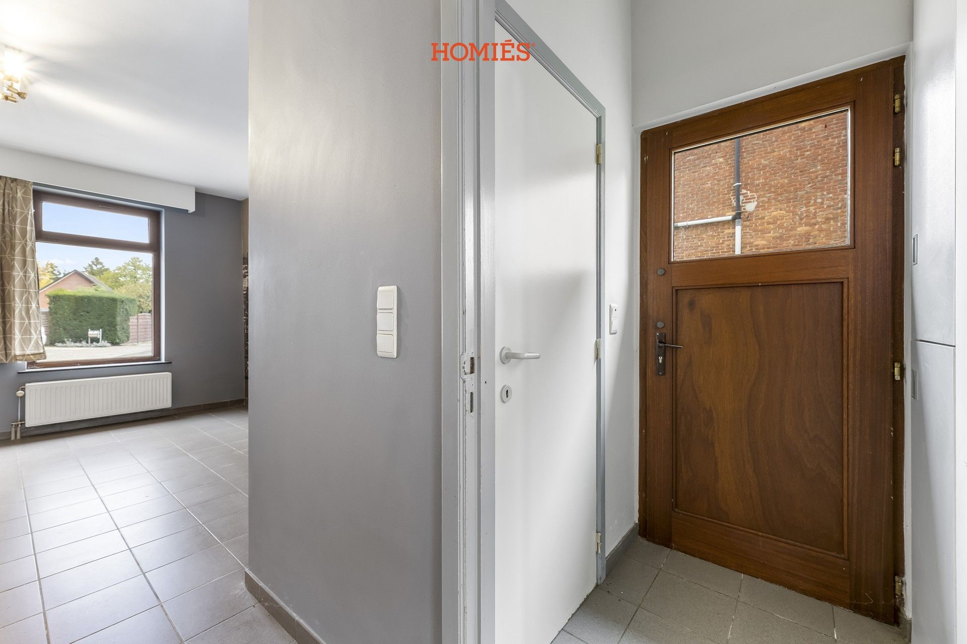 Te renoveren woning met veel potentieel foto 7