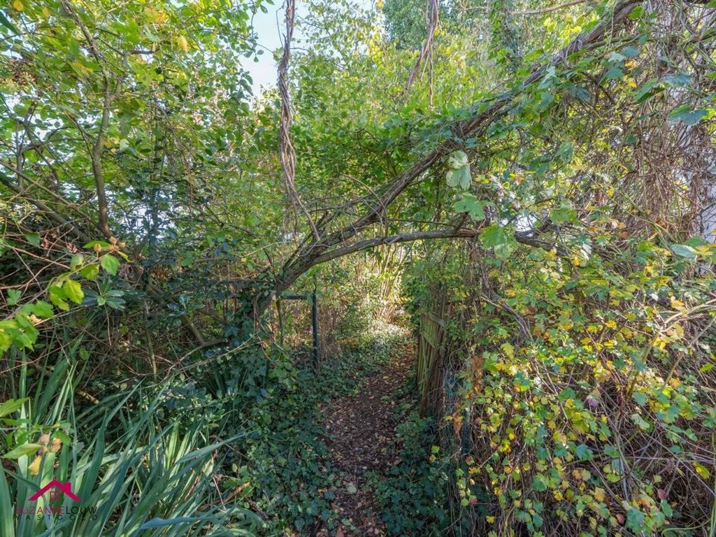 Vrijstaande woning op ruim perceel foto 43