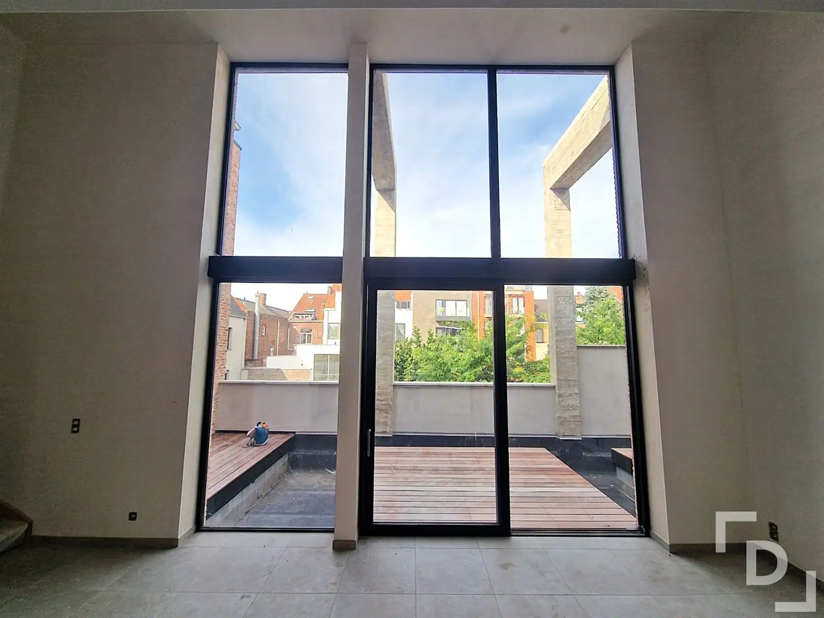 Lichtrijke loft te koop in centrum Ieper. foto 3