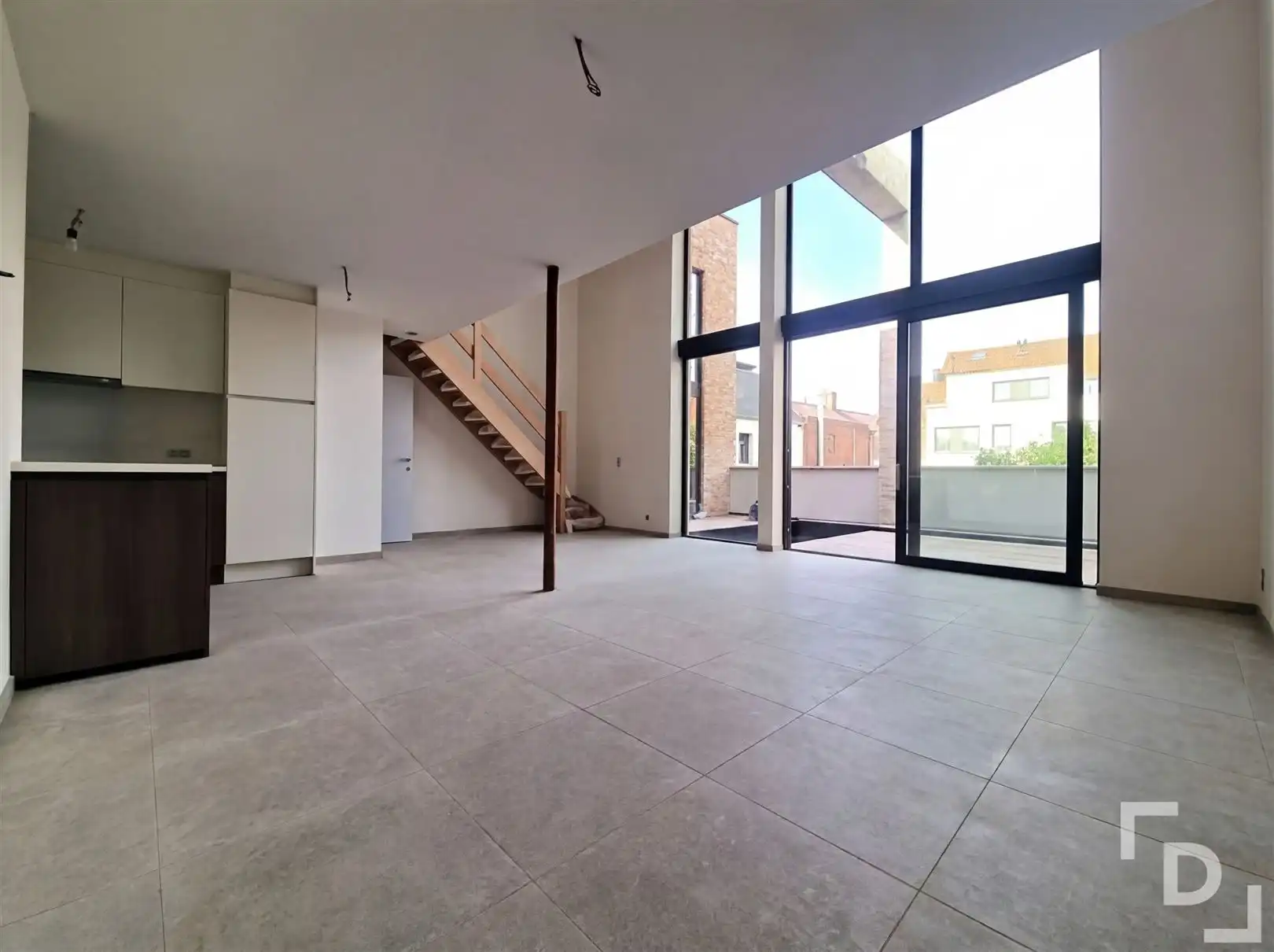 Lichtrijke loft te koop in centrum Ieper. foto 3