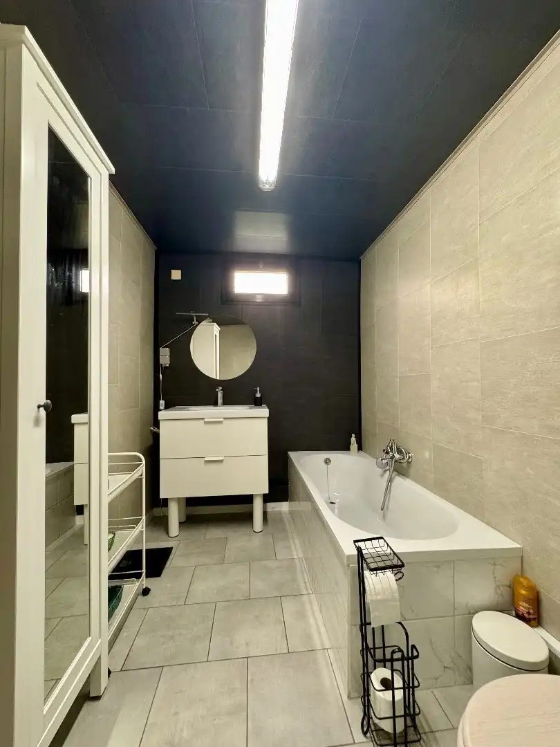 Te koop: ruime woning met onder andere slaapkamer en badkamer op het gelijkvloers.  foto 15