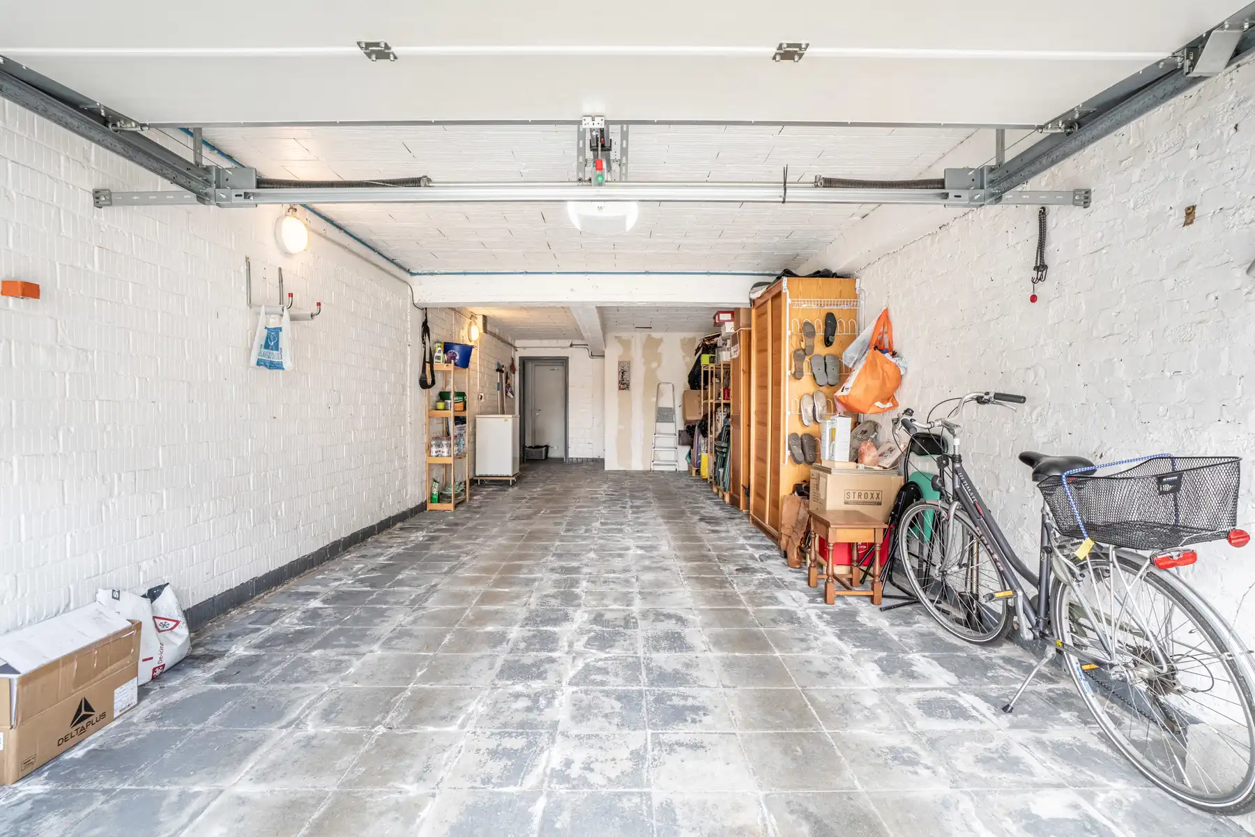 Ruim appartement met terras en dubbele garage! foto 20