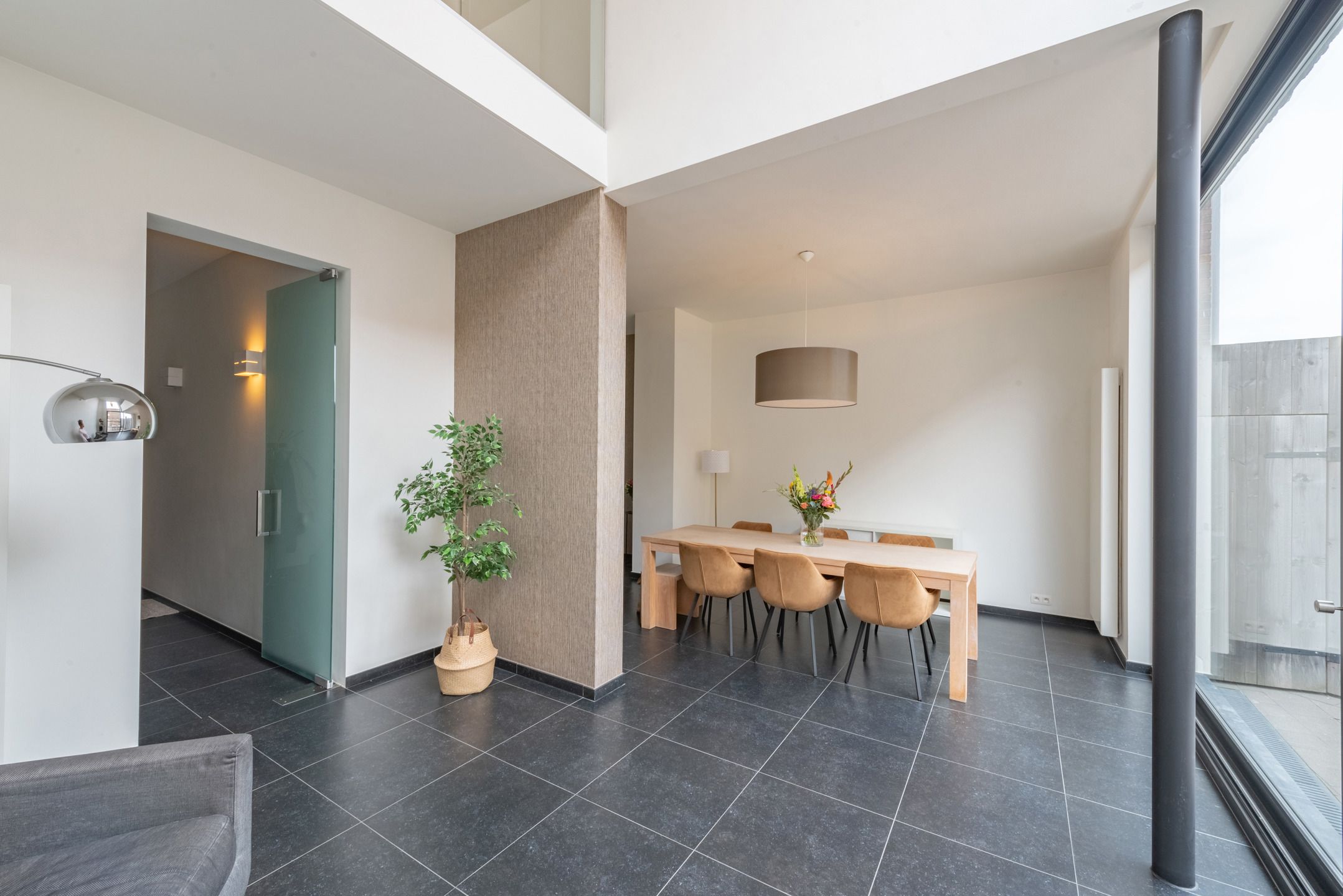 Unieke woning met terras.  foto 5