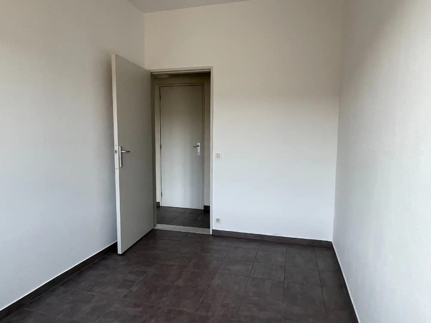 Hedendaags 2 slpk appartement met garagebox foto 13