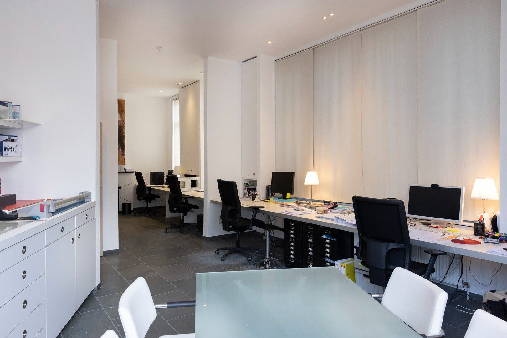 Winkel- of kantoorruimte met bovenliggend appartement. foto 4