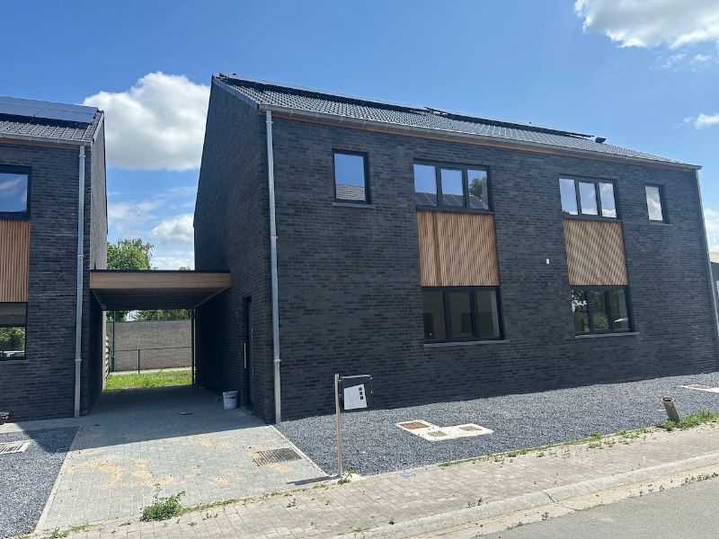 Stijlvolle nieuwbouwwoning in het centrum van Kaprijke! foto {{pictureIndex}}