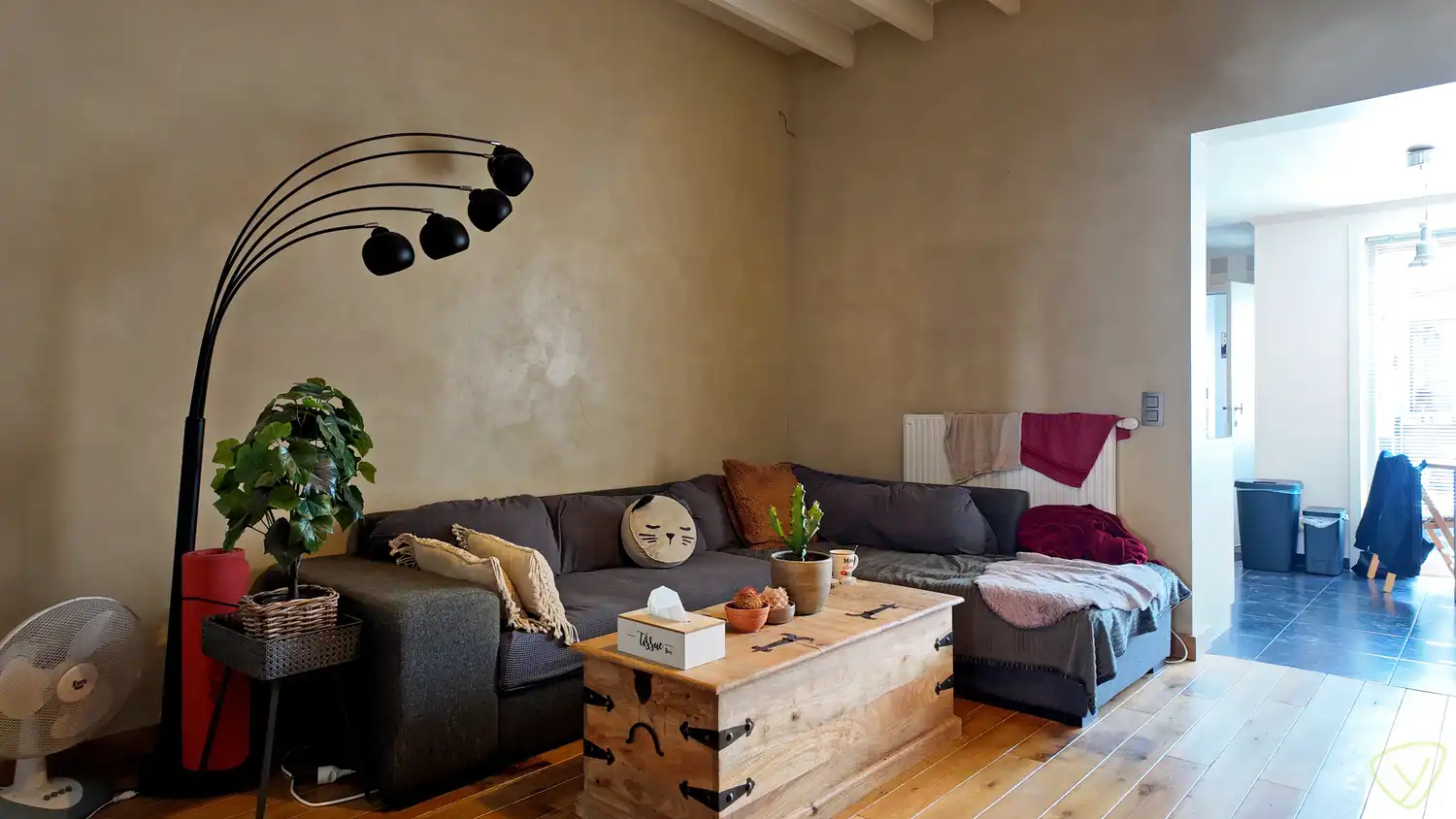 Gezellige instapklare woning met zonnig koertje in Eeklo! foto 4