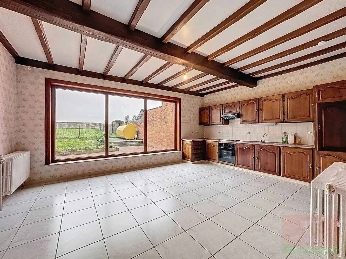 Ruime eengezinswoning met 4 slaapkamers, garage en mooie tuin foto 7