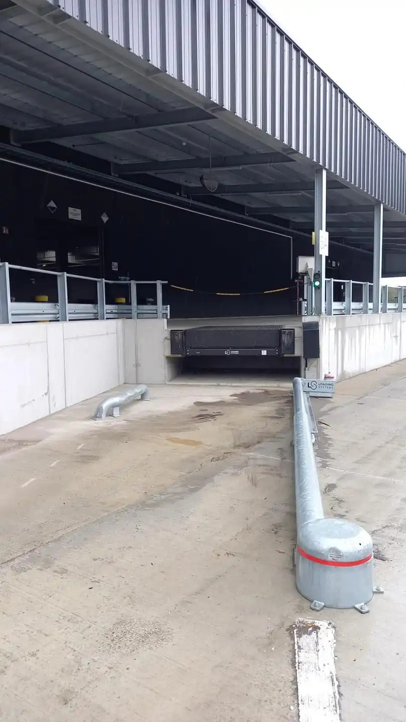 Kantoor met magazijn TE HUUR foto 10