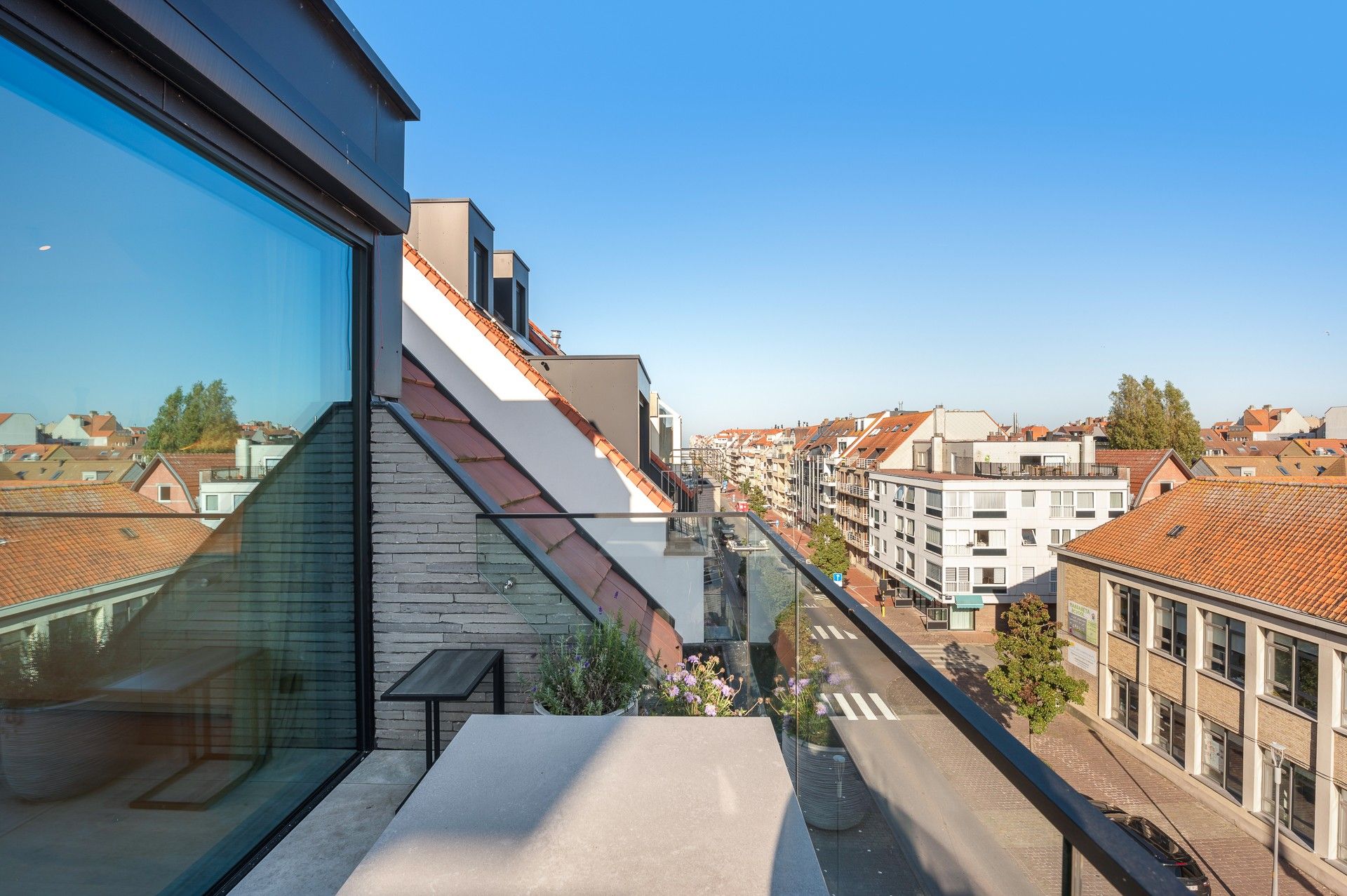 Stijlvol duplex appartement met zonnige terrassen nabij het centrum van Knokke foto 4