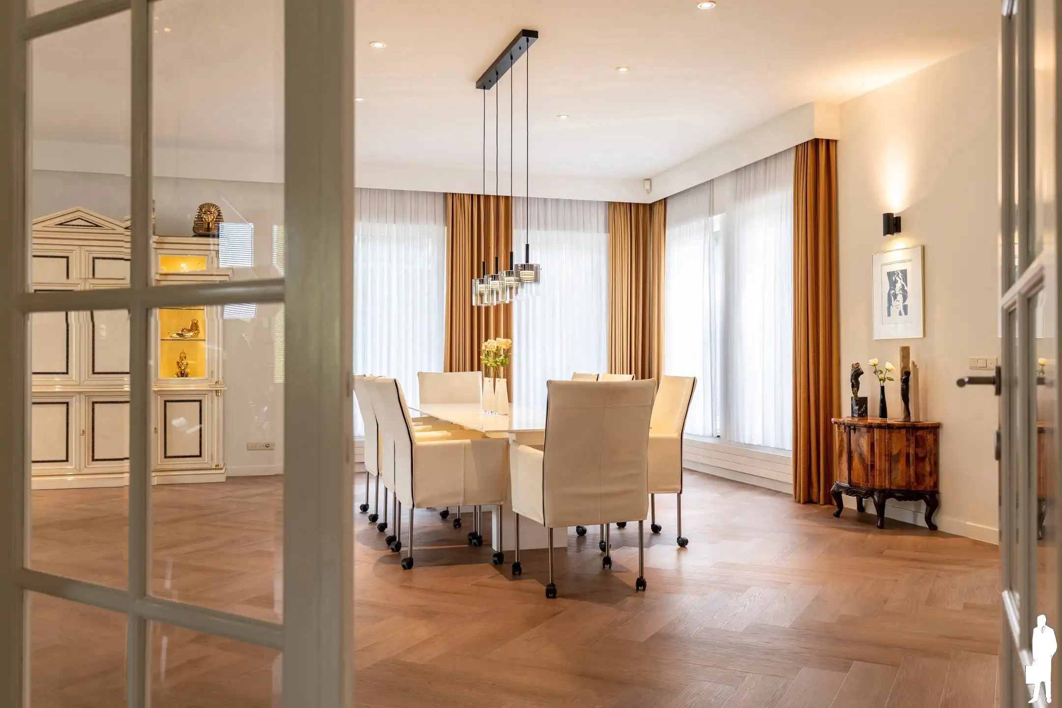 Riante villa (maar liefst 454m² woonopp.) vlakbij Nederland foto 6