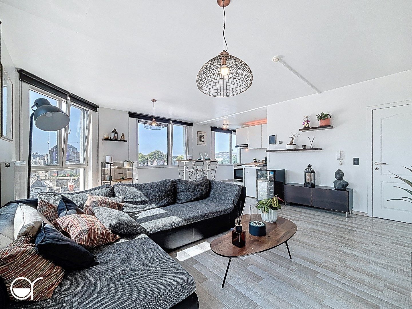Gerenoveerd duplex appartement op hippe locatie foto {{pictureIndex}}