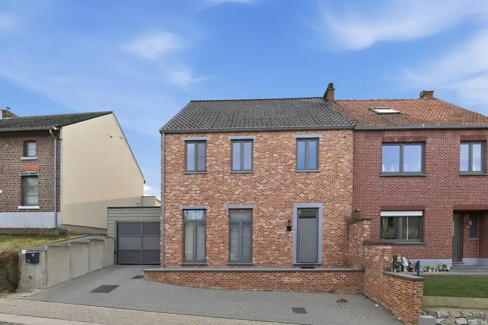 PRACHTIGE GEZINSWONING MET 4 SLKS EN ZONNEPANELEN IN HET LANDELIJKE WELLEN foto {{pictureIndex}}