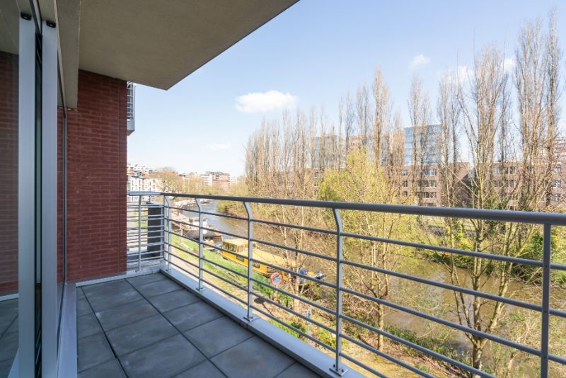 --- NIEUW --- Zeer ruim, energiezuinig appartement met mooi zicht op de Schelde. foto 2
