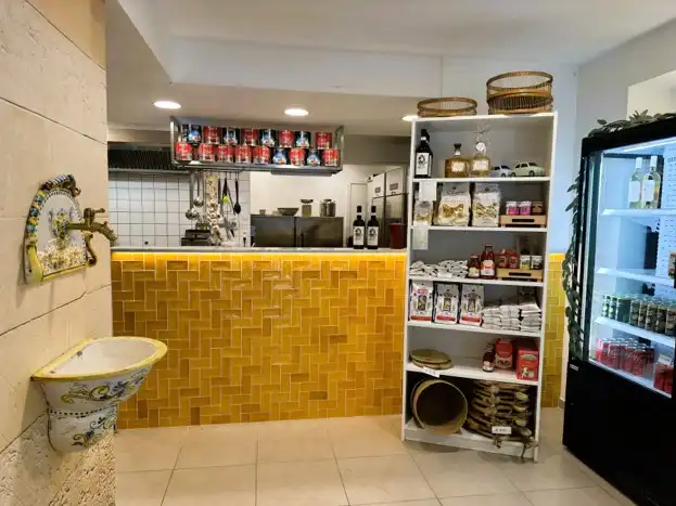Instapklare traiteurzaak met appartement ter overname in het centrum van Deinze foto 3