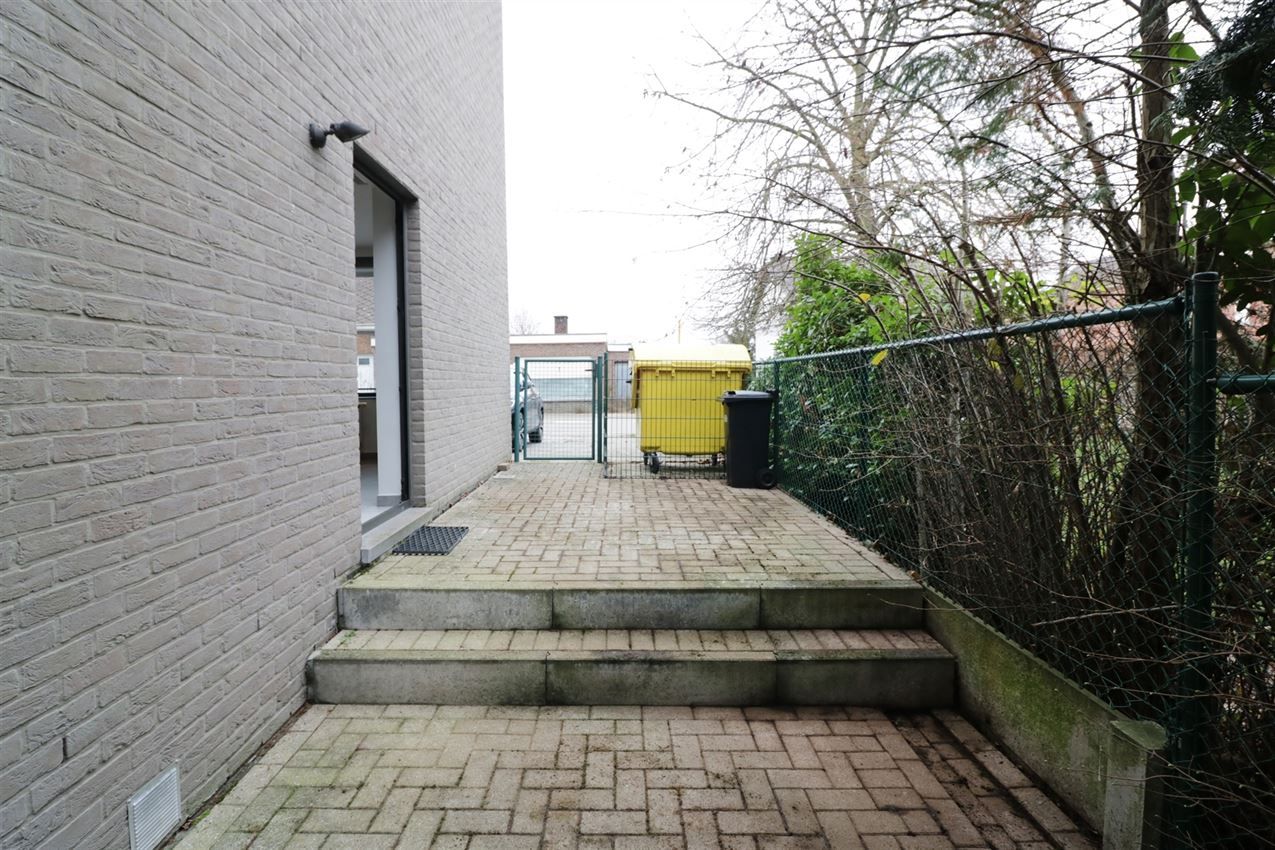 Gelijkvloers app met 1 slpk, terras, nabij station foto 5