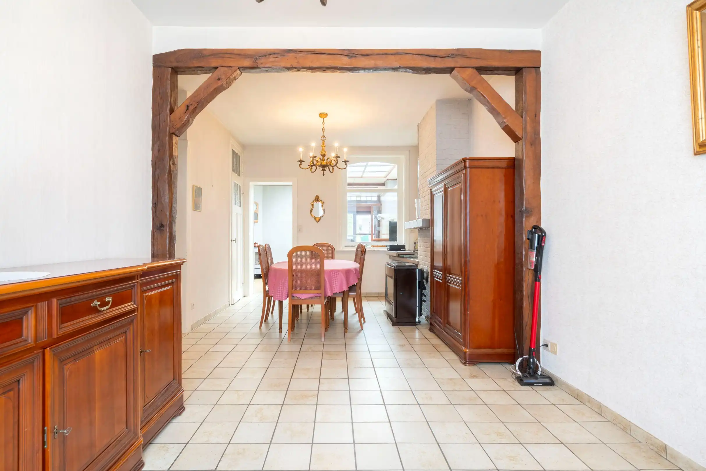 Goed onderhouden woning met garage, oprit en uitbreidingsmogelijkheden foto 2