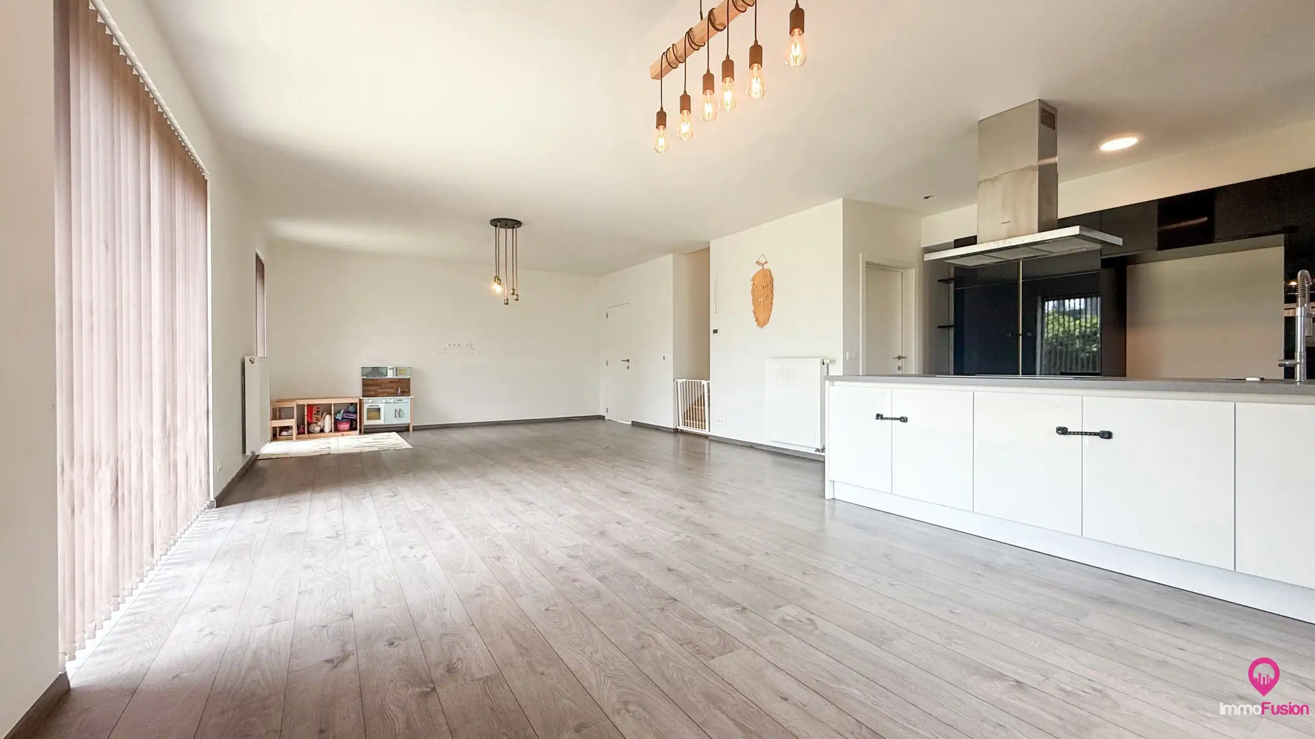Recente halfopen woning met 3slpks, veranda en ruime tuin! foto 8