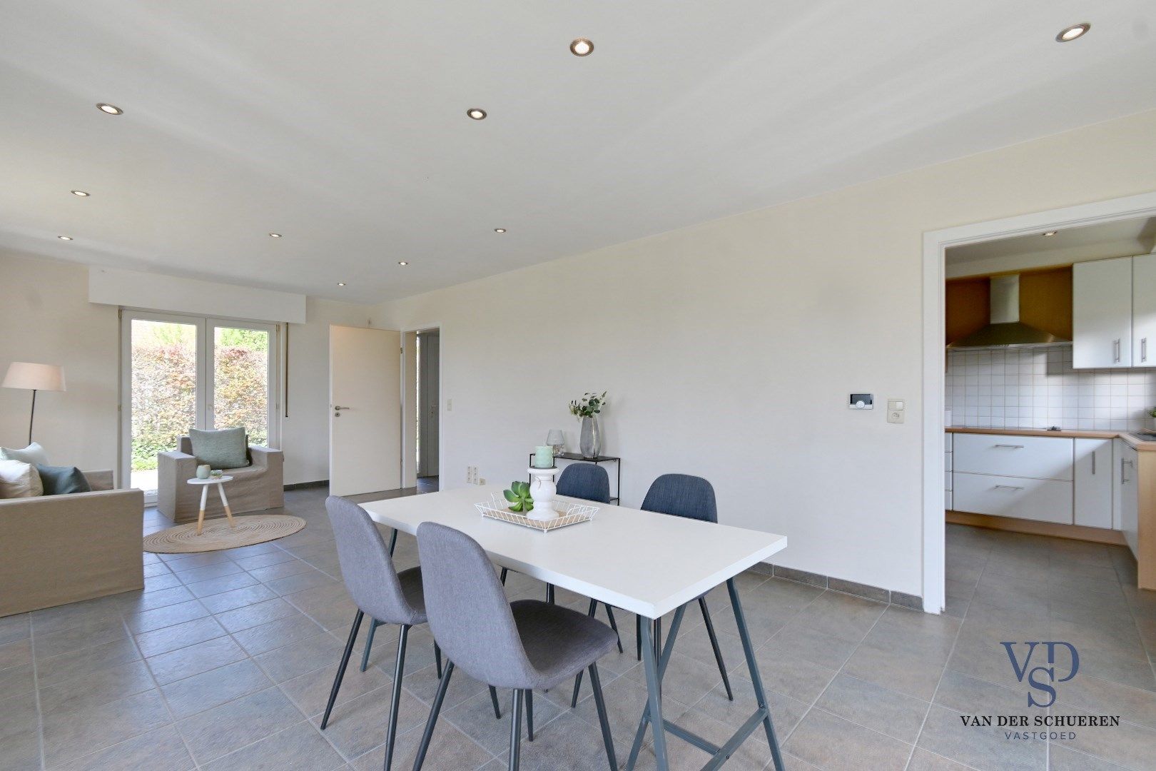 Bungalowwoning met afzonderlijke garage foto 4
