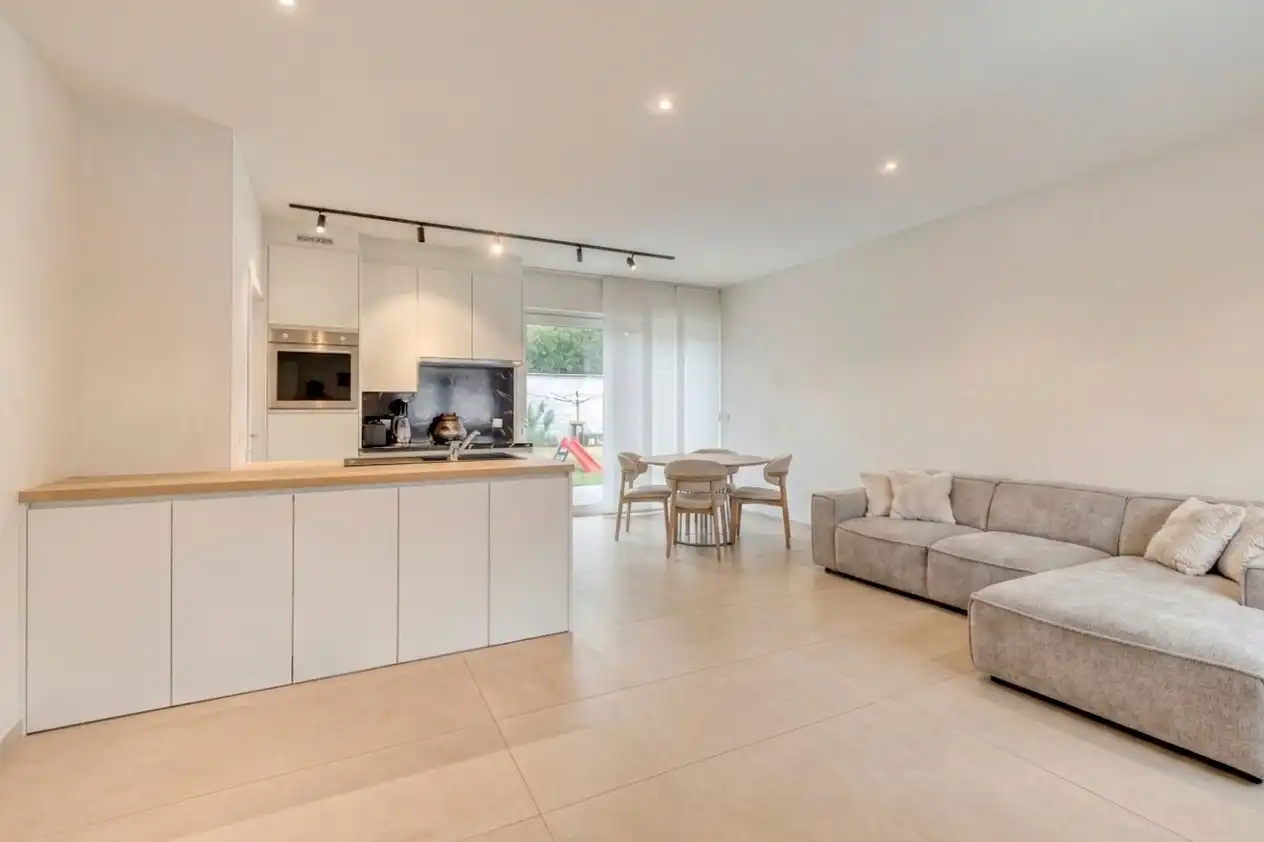 Ruime, volledig instapklare woning in het centrum van Ledegem foto 3