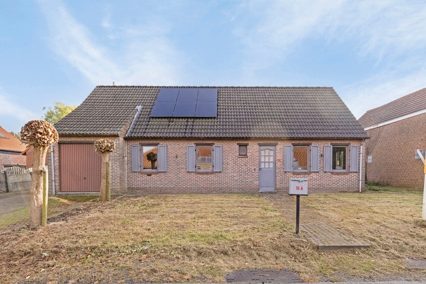 Charmante instapklare villa te Binkom. foto {{pictureIndex}}