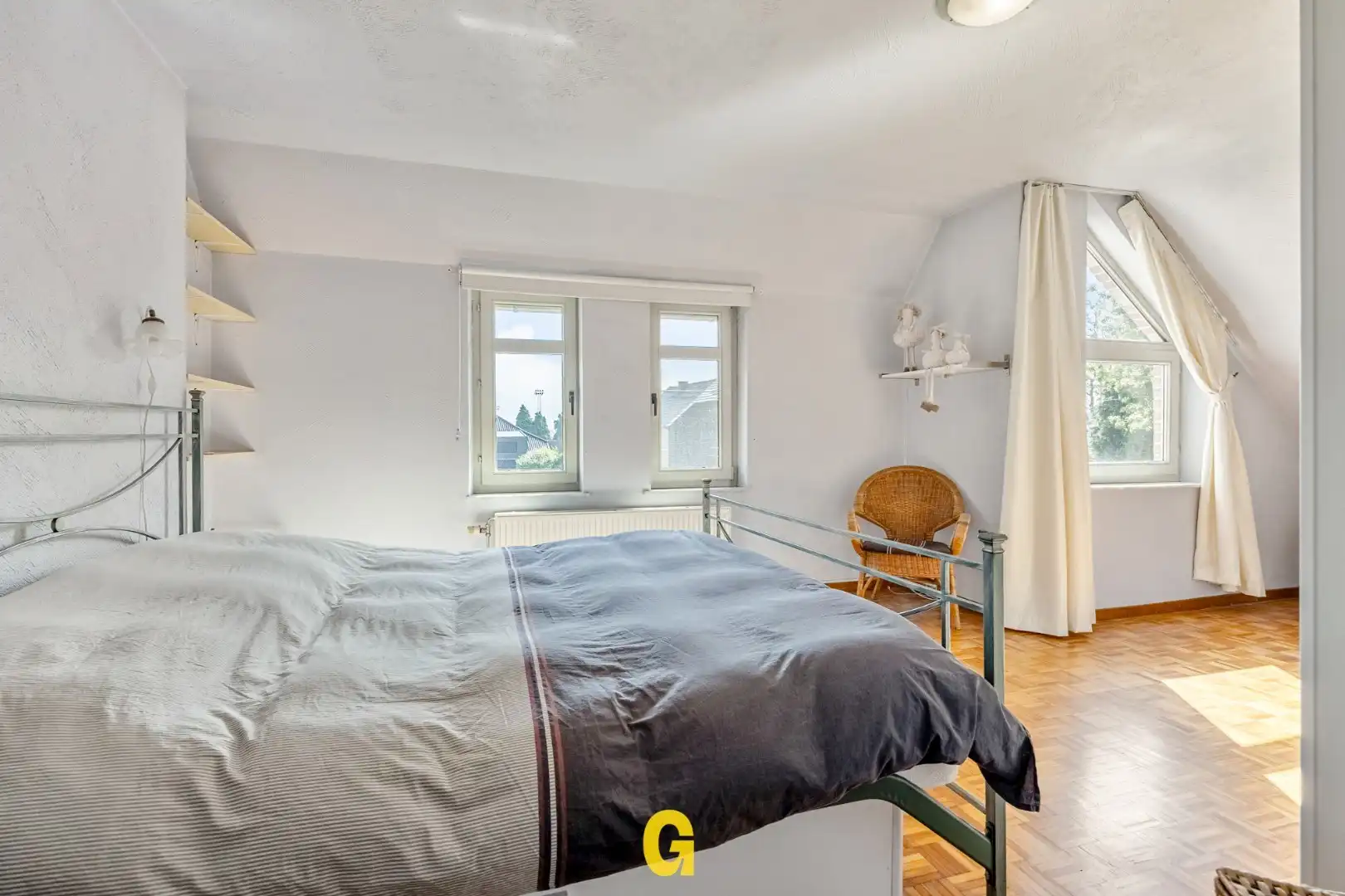 Halfopen woning met prachtige tuin met zwembad en blijvend zicht op achterliggend groen foto 16