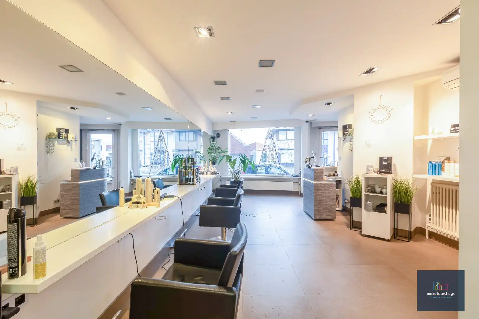 Stijlvol wonen en werken op een topligging in Mariakerke foto 19