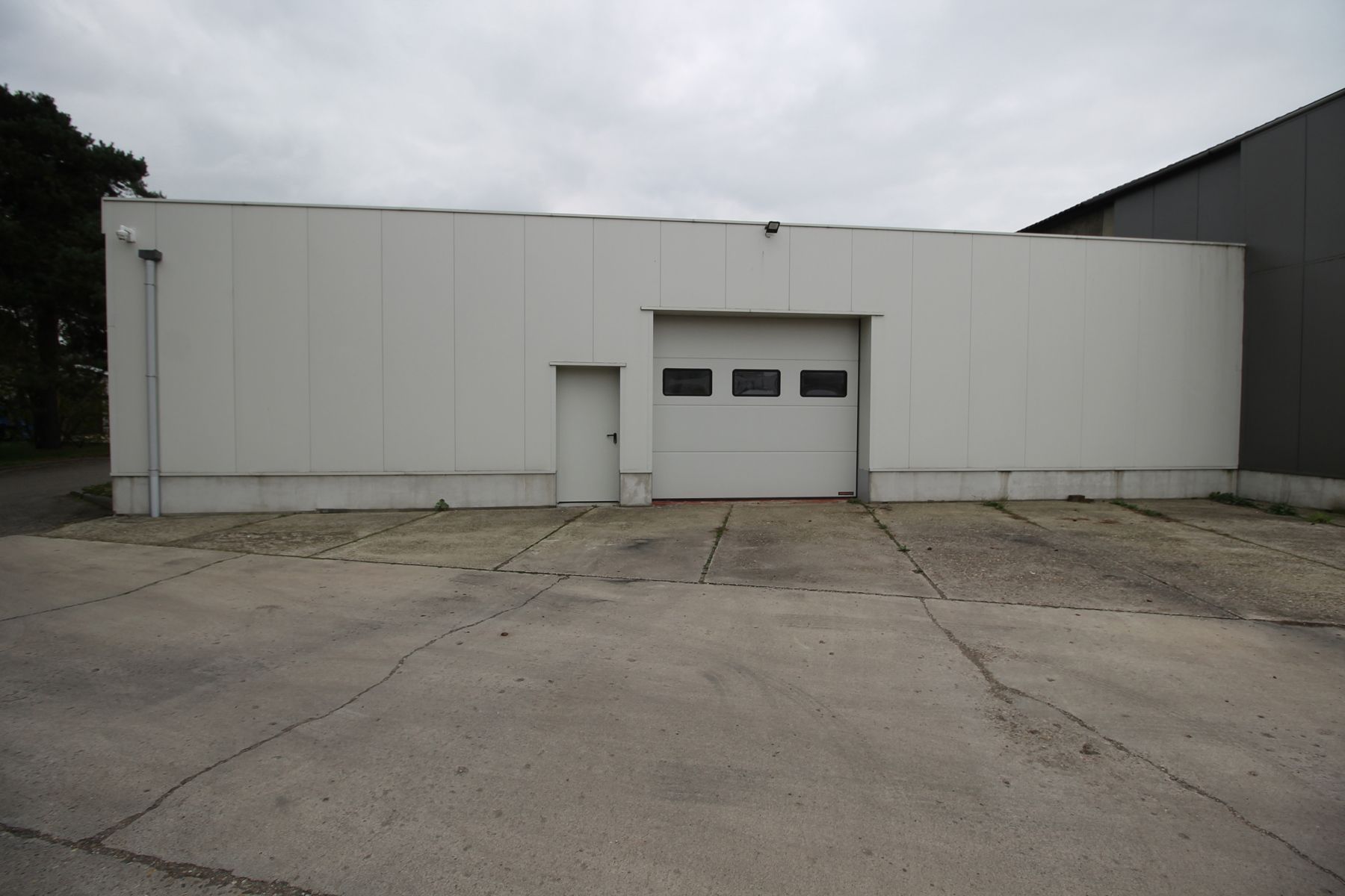 Industriehal van ca. 280m² in Bedrijvencentrum Merksplas. foto 2