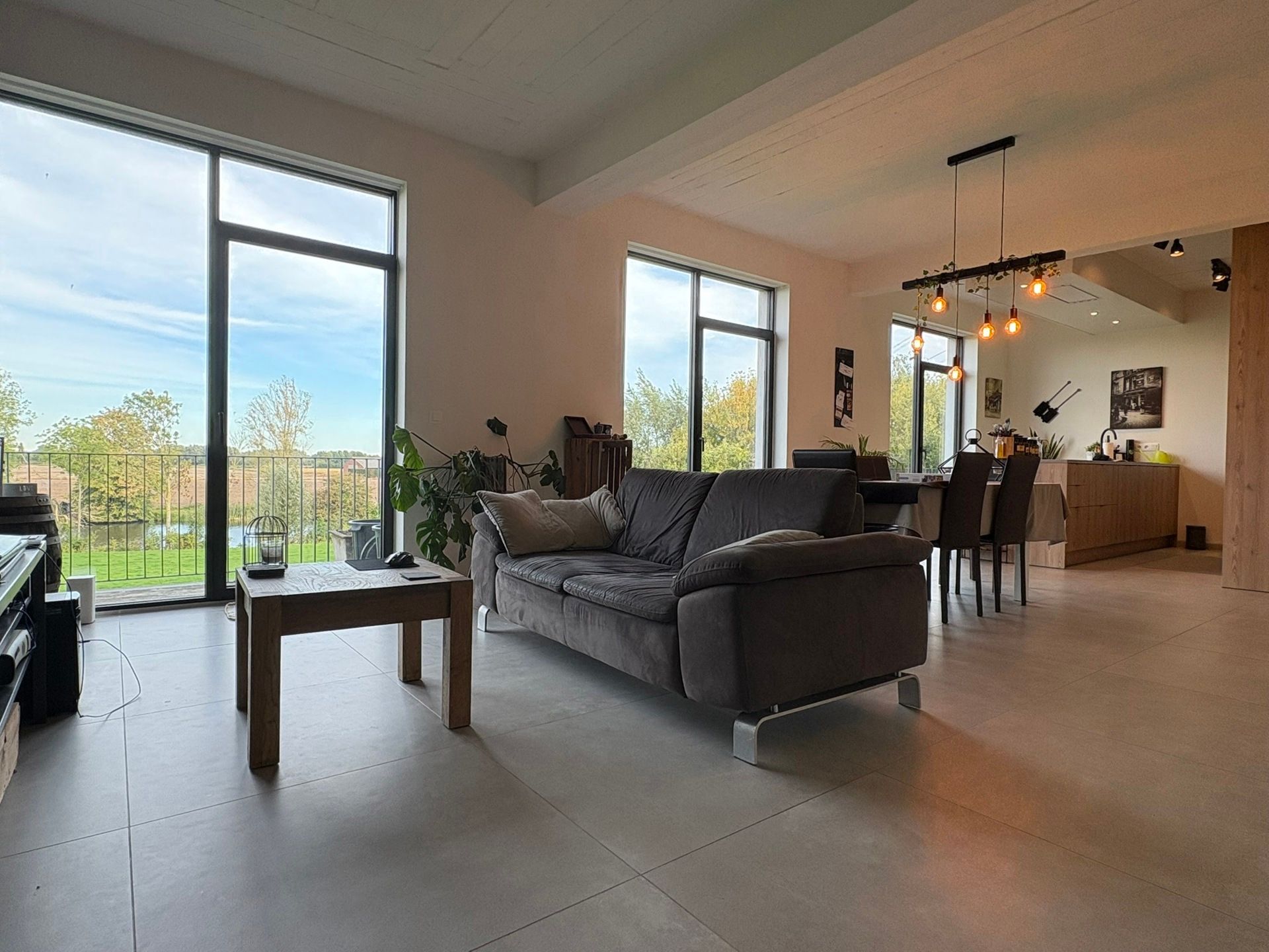 Prachtig en ruim appartement met uitzicht op Leiearm foto 3