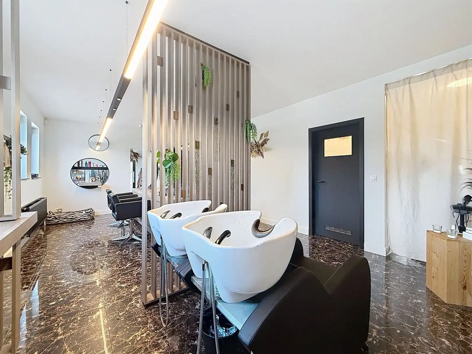Huis met praktijkruimte, 4 slpks,  2 bdks, 10a 34ca foto 11
