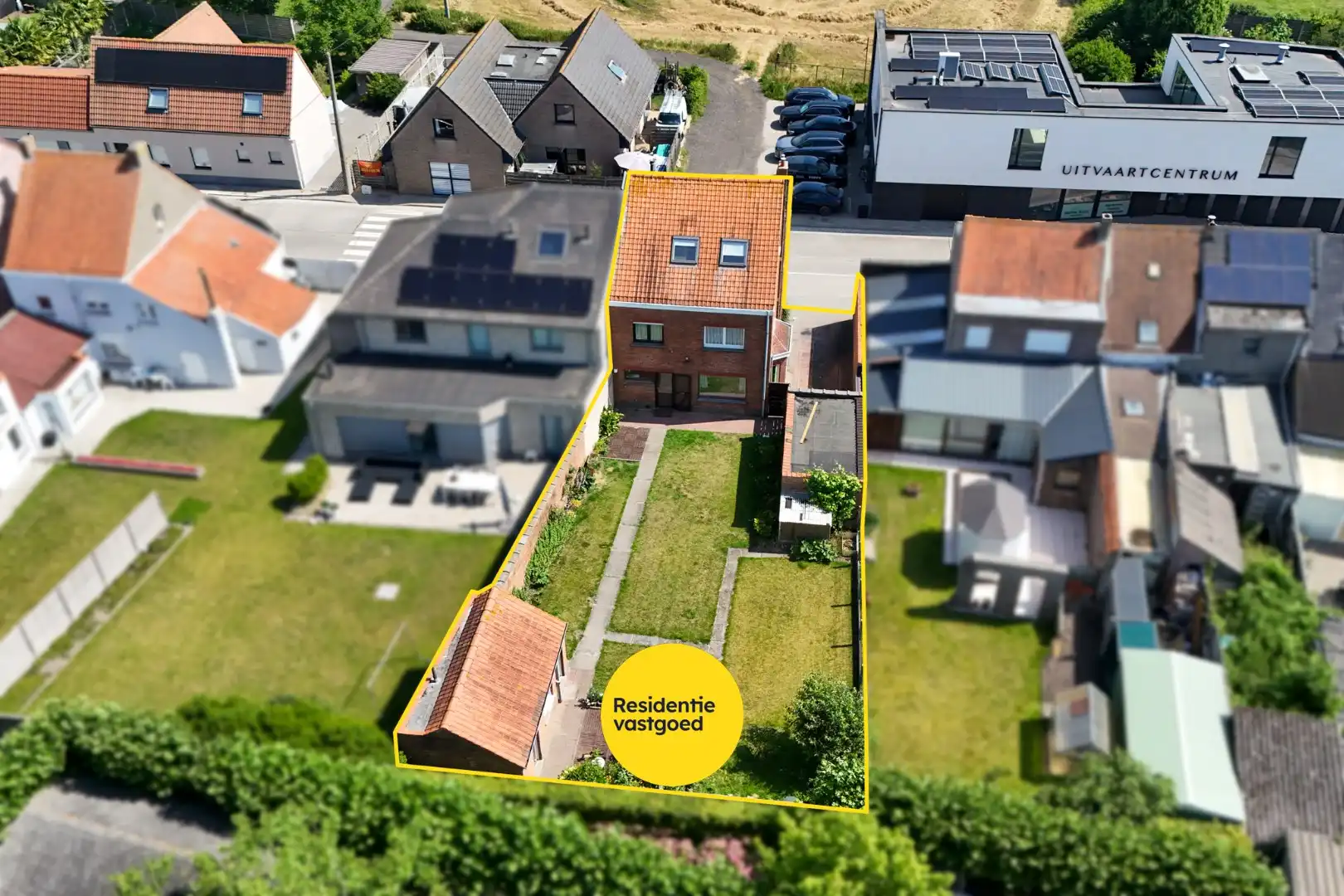 Ruime halfopen woning met 4 slaapkamers, tuin en garage foto 5